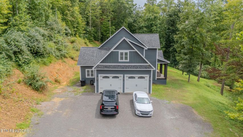 Middlesboro, Kentucky, 40965, United States, 5 Bedrooms Bedrooms, ,4 BathroomsBathrooms,Residential,For Sale,1915642