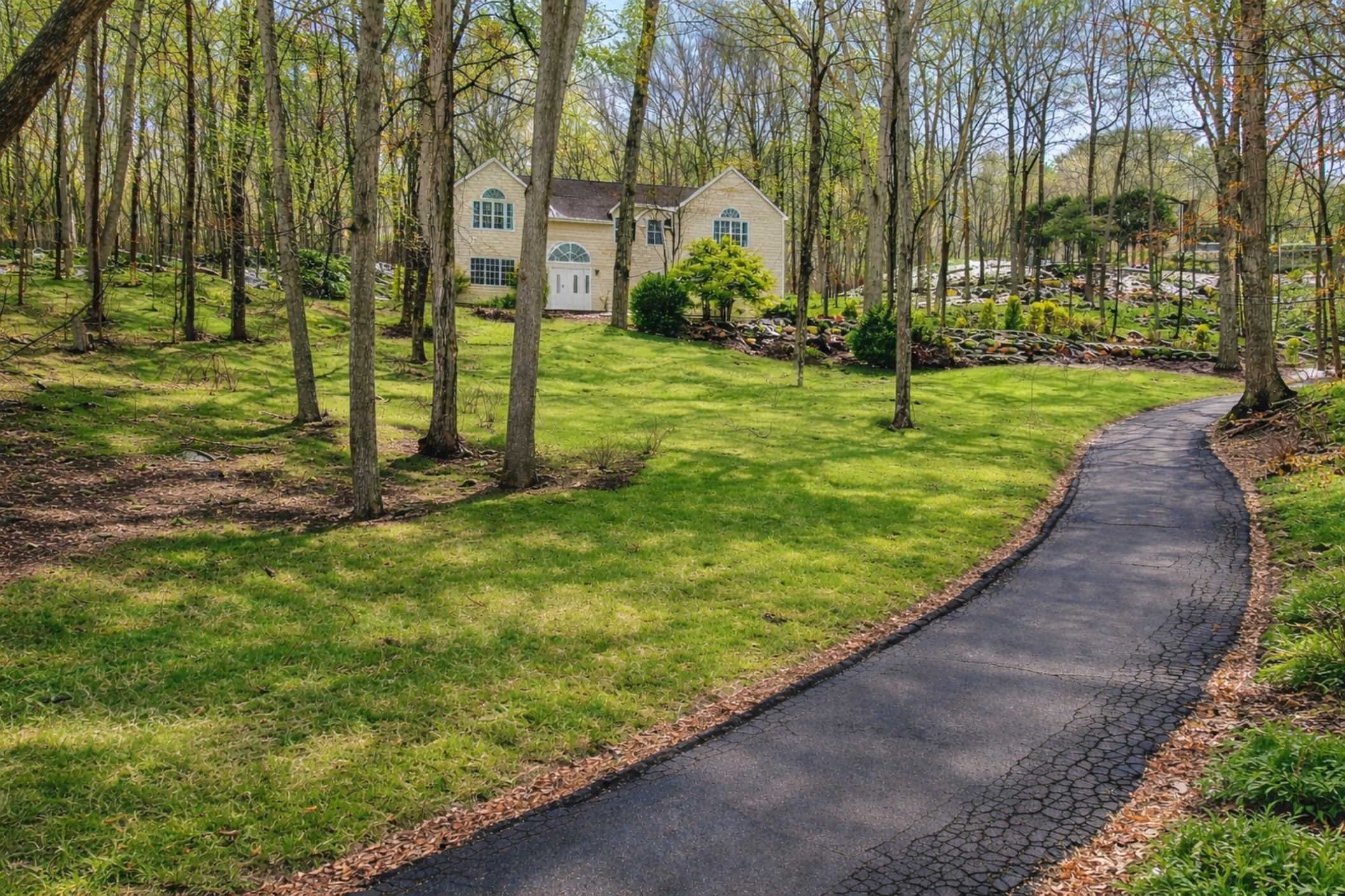  Classic Colonial on Quiet Cul-De-Sac - 物件實景