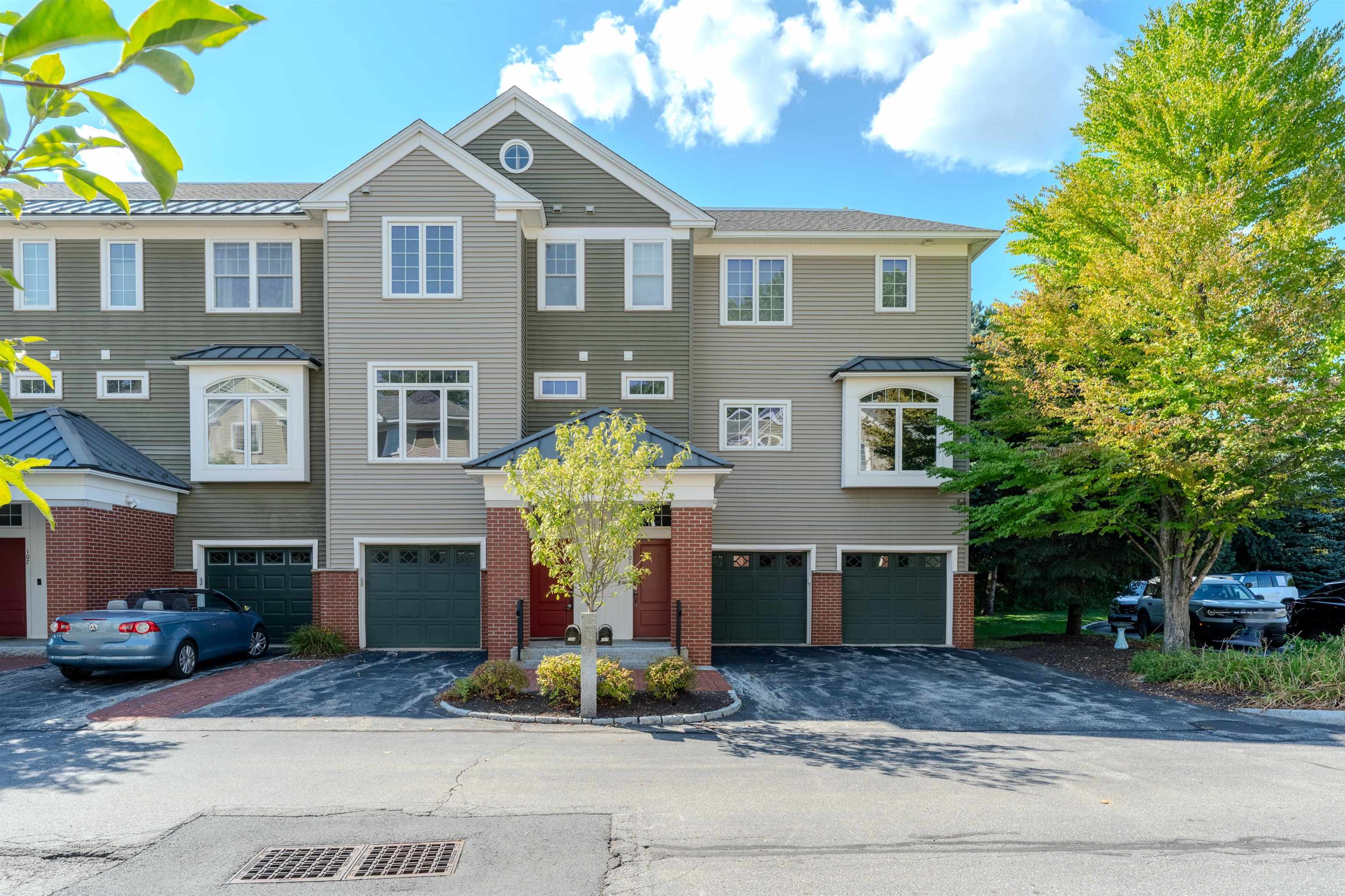 Manchester, New Hampshire, 03101, United States, 2 Bedrooms Bedrooms, ,1 BathroomBathrooms,Residential,For Sale,1933144