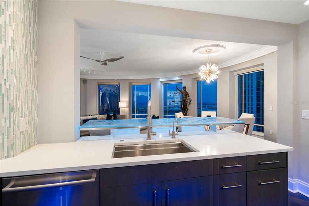 100 Beach Drive NE Unit 1900, St Petersburg, Florida, 33701, United States, 4 Bedrooms Bedrooms, ,6 BathroomsBathrooms,Residential,For Sale,100 Beach Drive NE Unit 1900,1618672