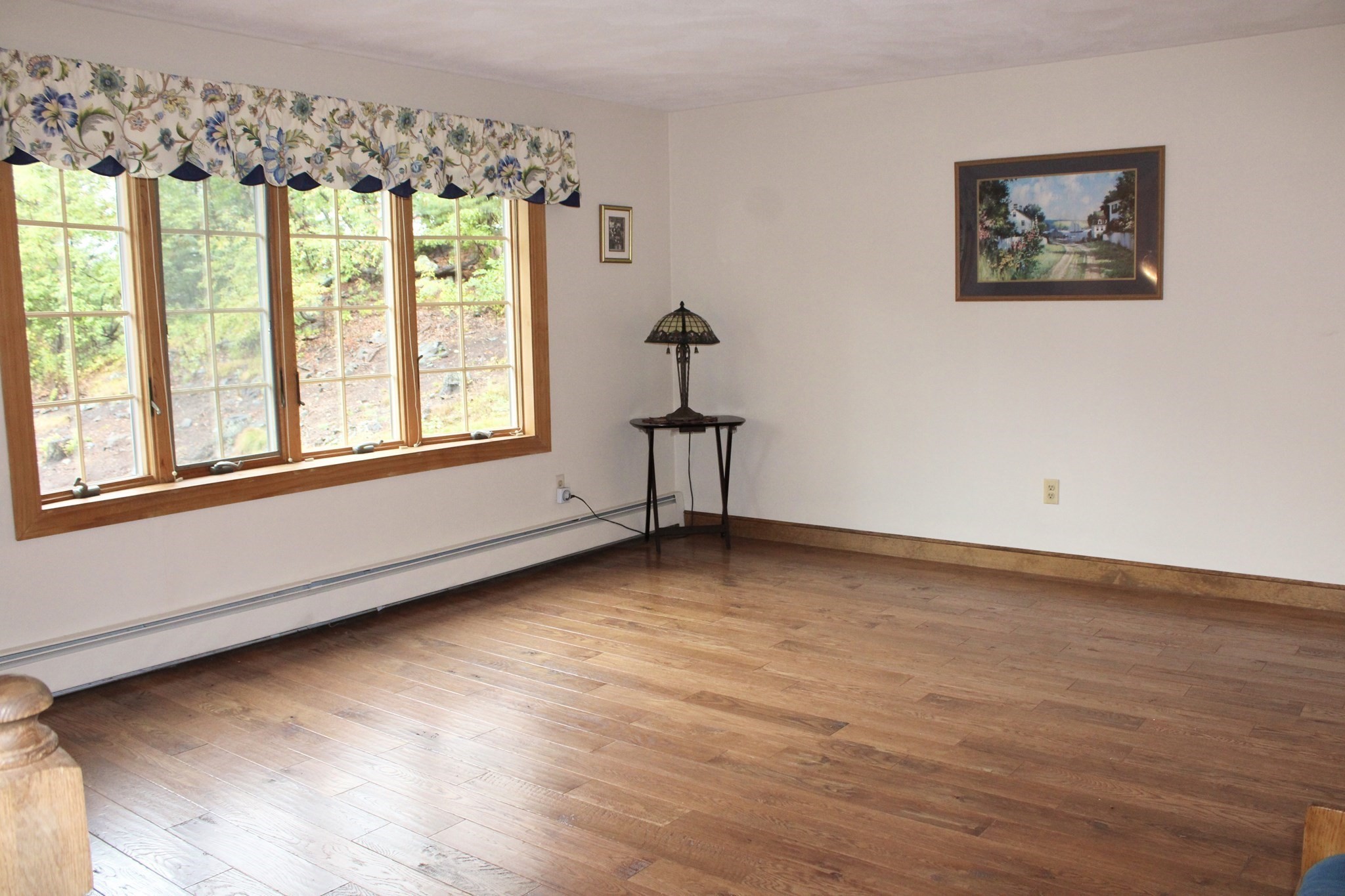 Woburn, Massachusetts, 01801, United States, 4 Bedrooms Bedrooms, ,2 BathroomsBathrooms,Residential,For Sale,1979204