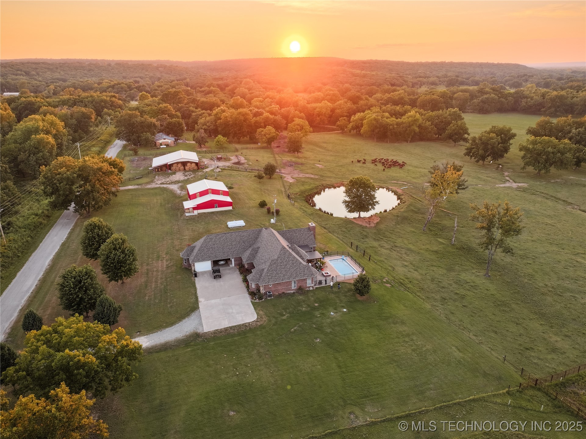 Henryetta, Oklahoma, 74437, United States, 4 Bedrooms Bedrooms, ,4 BathroomsBathrooms,Residential,For Sale,1927120