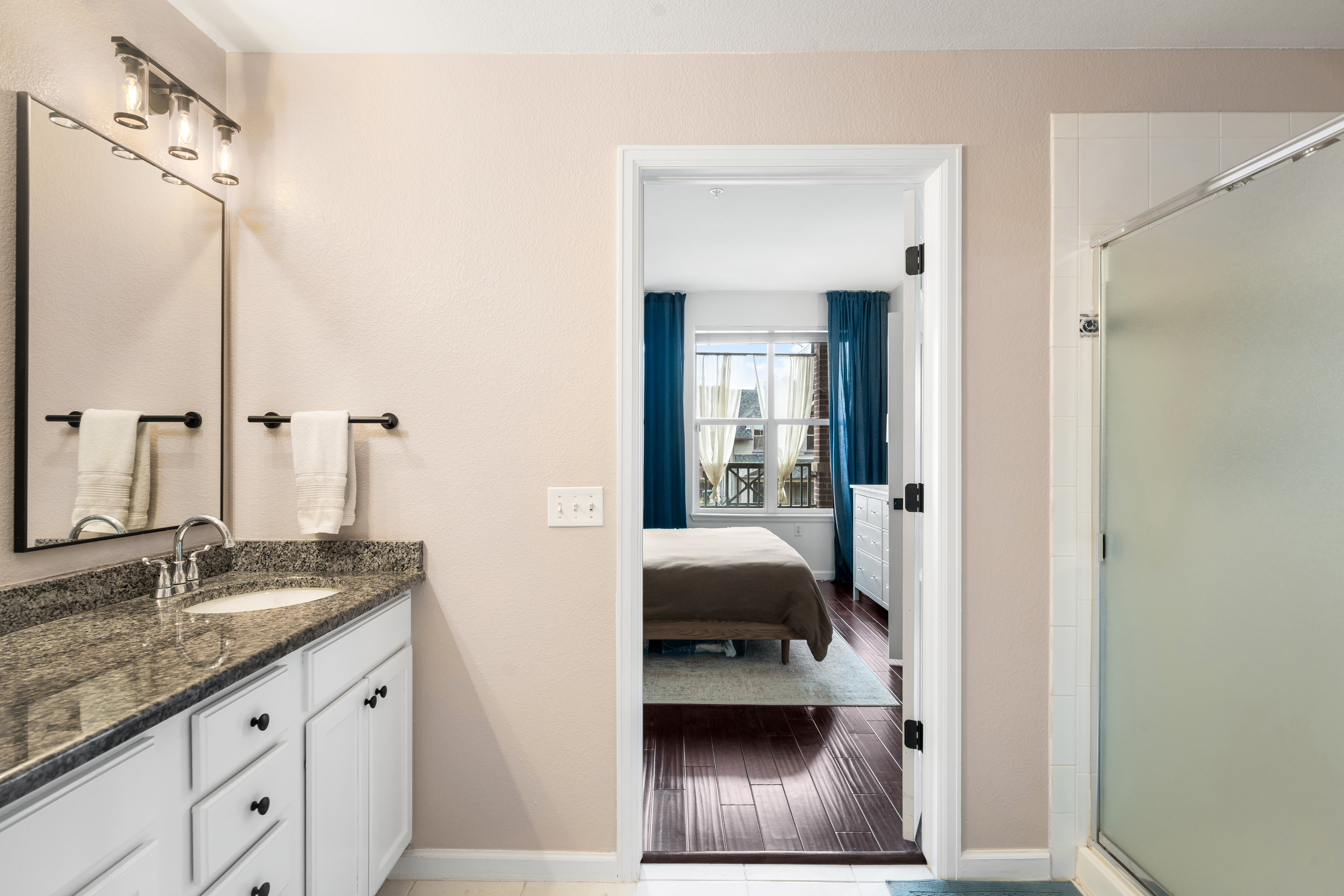  Window-Wrapped Corner Unit - 物件實景