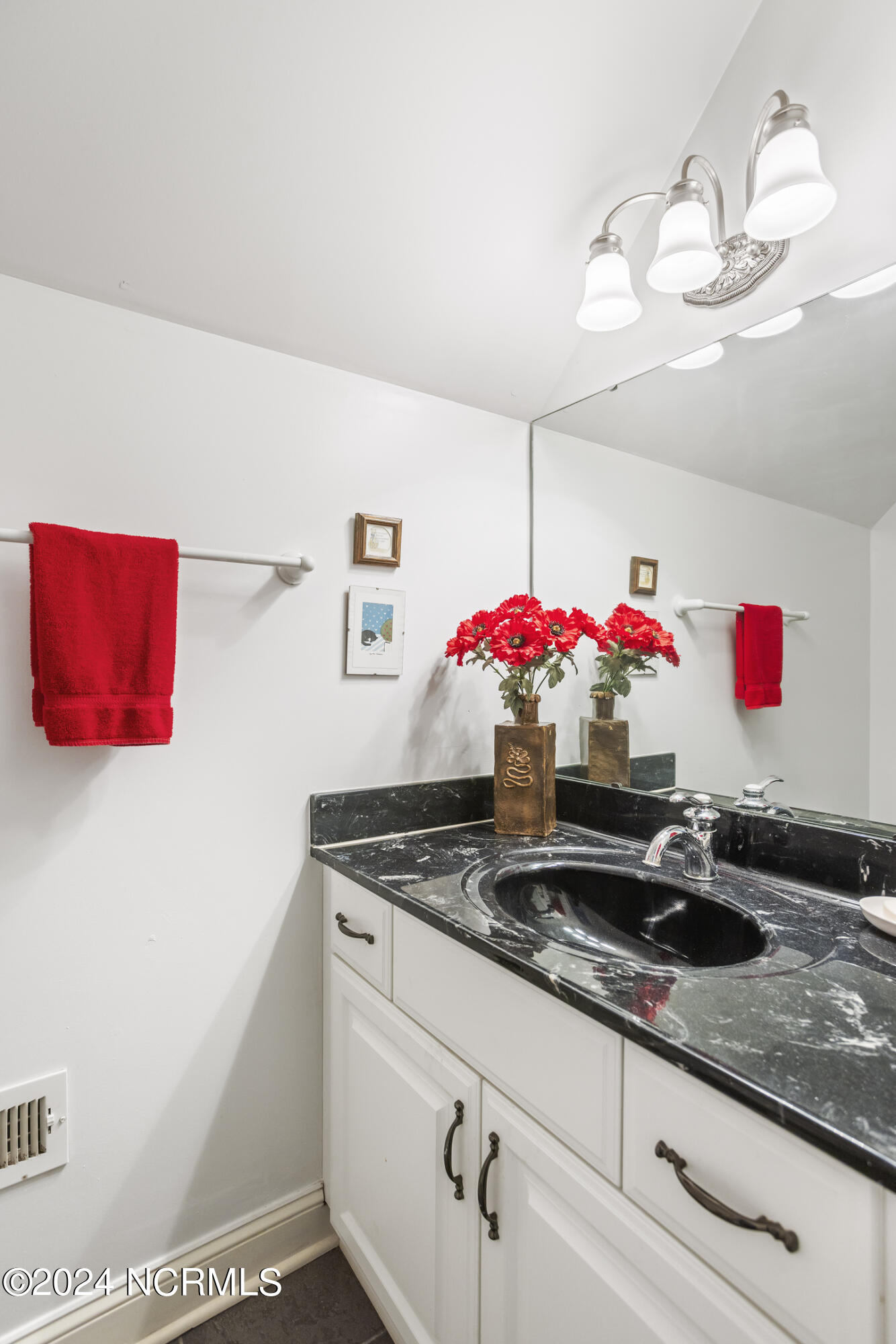 Southport, North Carolina, 28461, United States, 3 Bedrooms Bedrooms, ,5 BathroomsBathrooms,Residential,For Sale,1827148