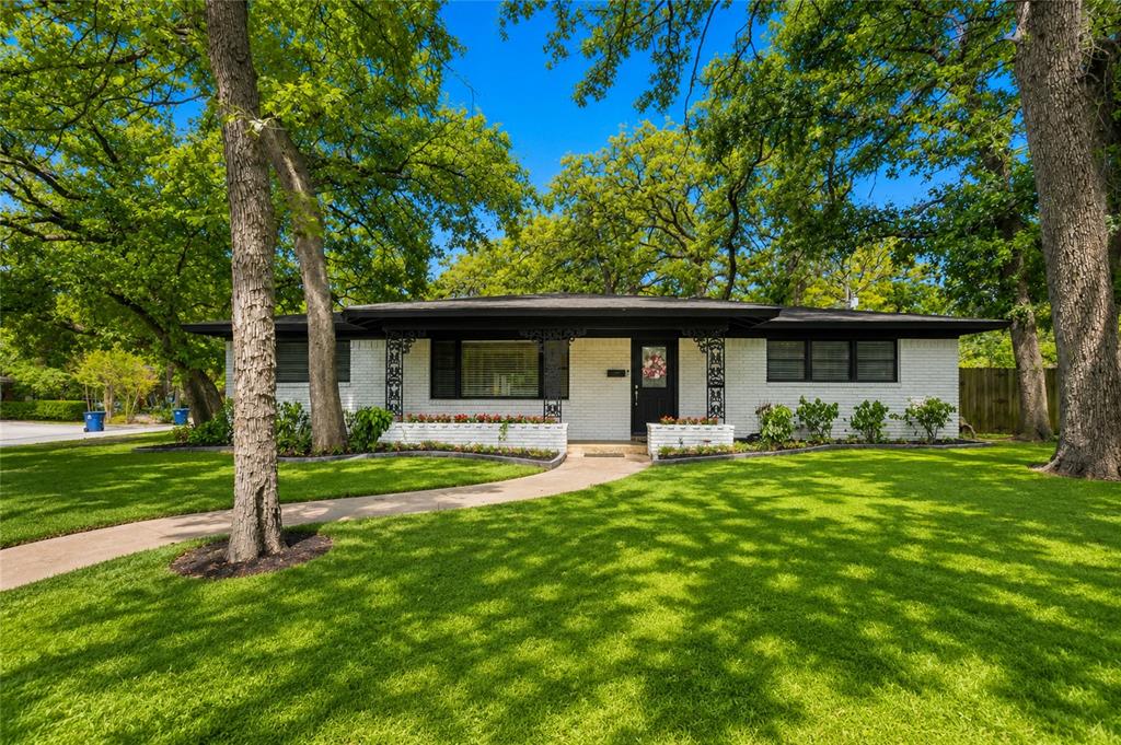 Lavender Ln, Arlington, TX 76013