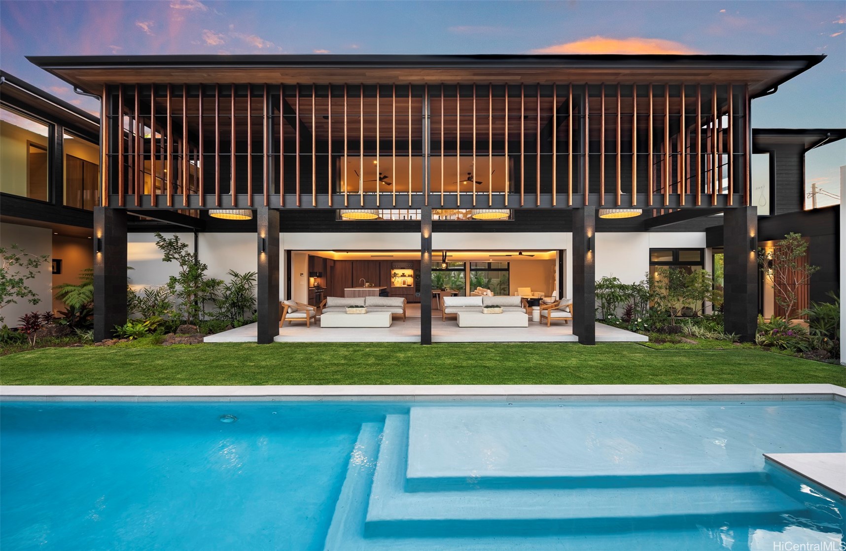 Honolulu, Hawaii, 96816, United States, 5 Bedrooms Bedrooms, ,6 BathroomsBathrooms,Residential,For Sale,1989143