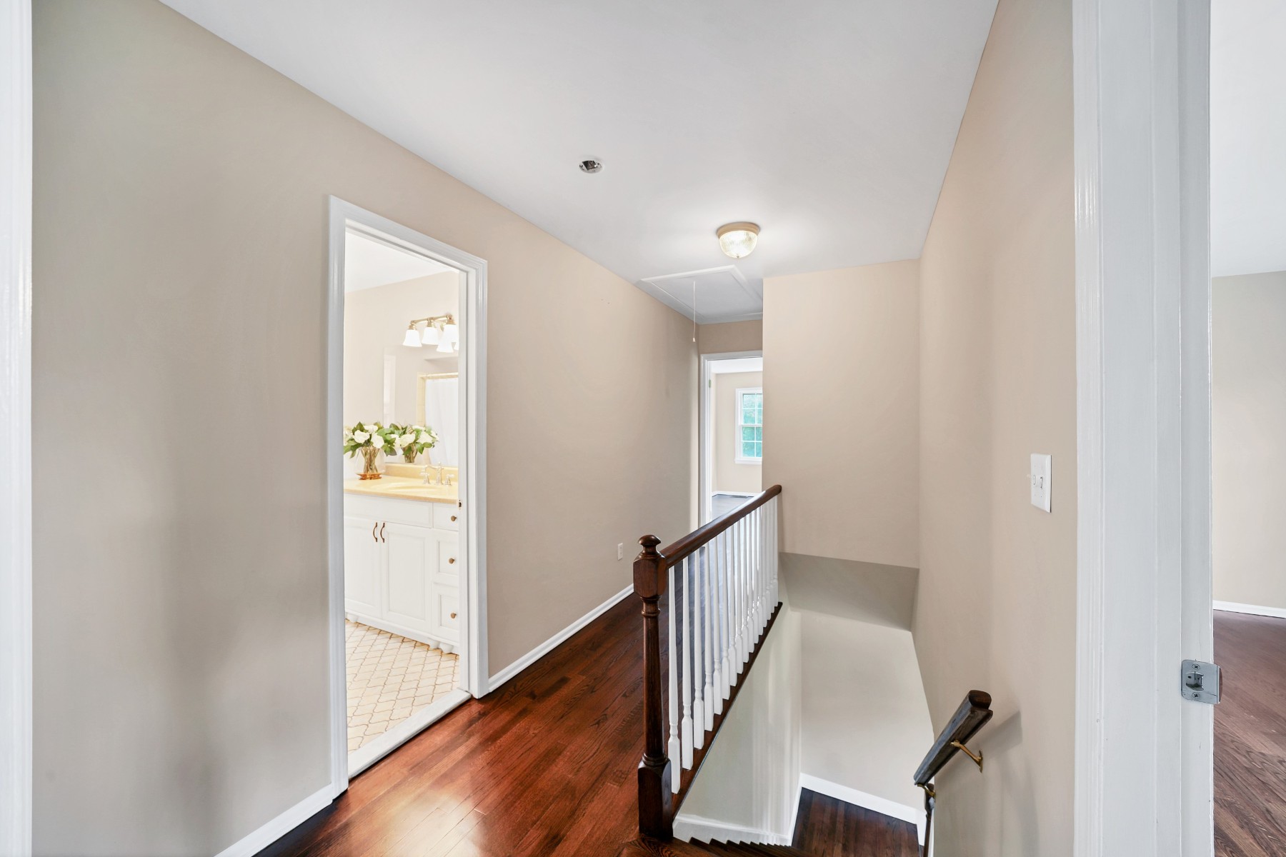  Beautifully Maintained Colonial with Expansive Backyard - 物件實景