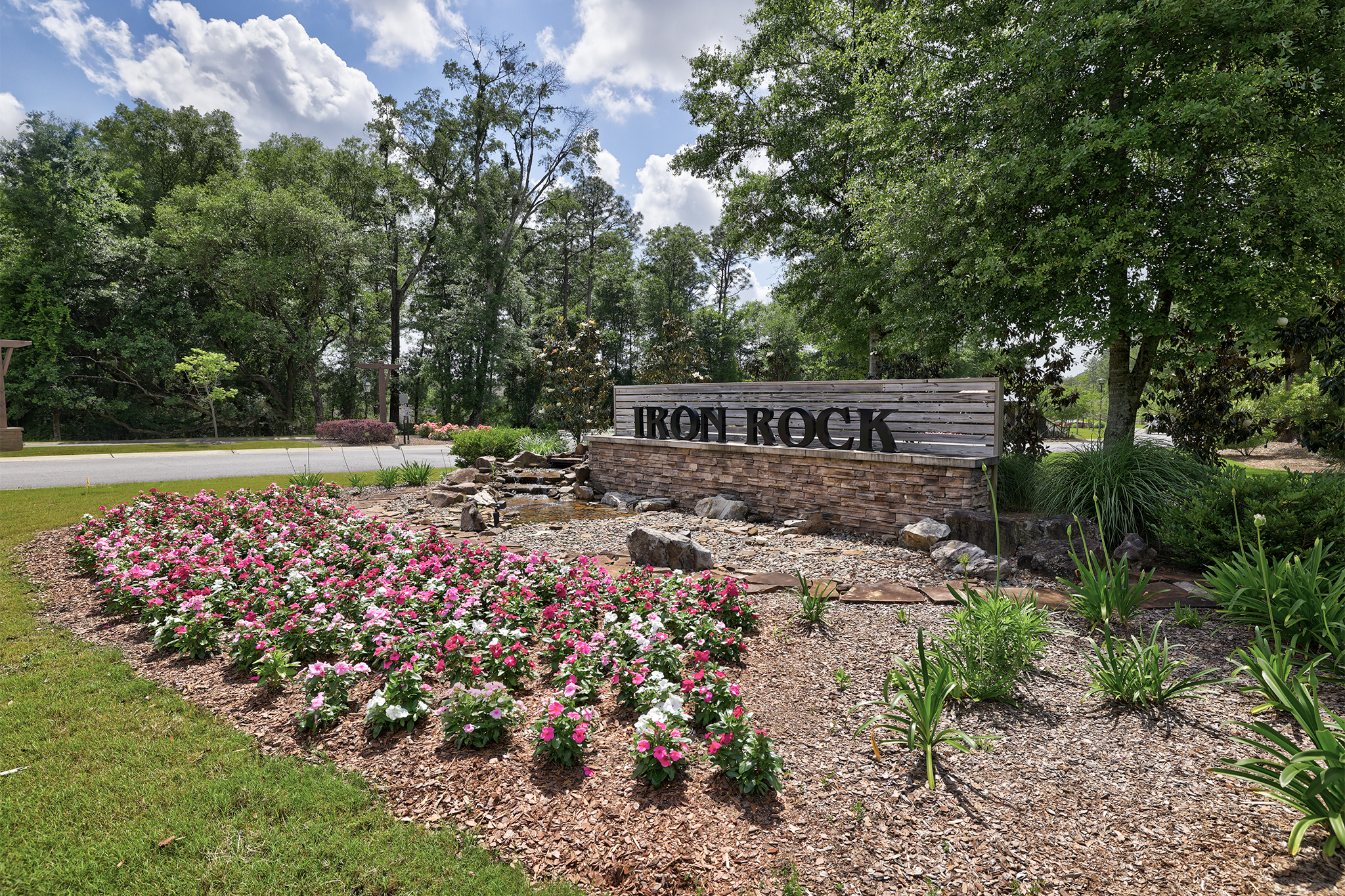 Single Family Home in Iron Rock - 物件實景