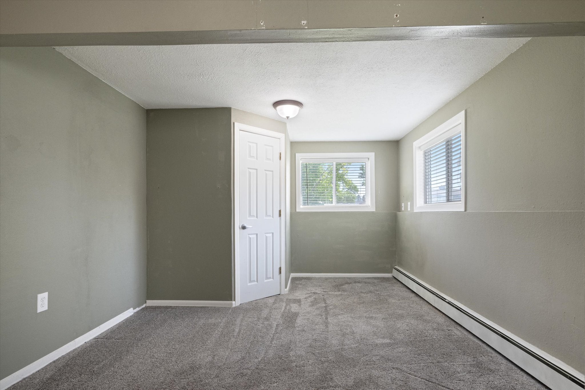 Helena, Montana, 59602, United States, 4 Bedrooms Bedrooms, ,2 BathroomsBathrooms,Residential,For Sale,1875108