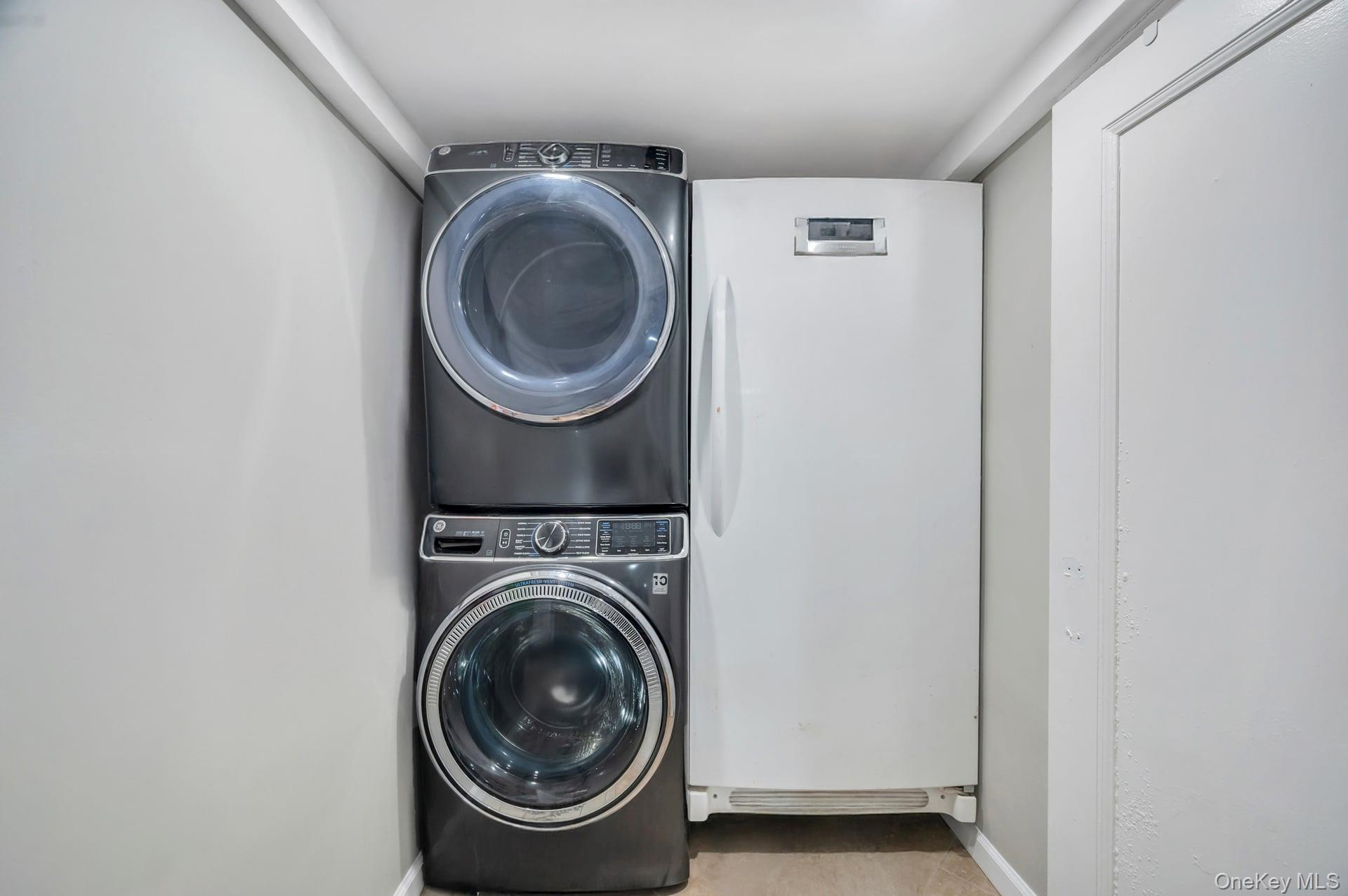 Freeport, New York, 11520, United States, 3 Bedrooms Bedrooms, ,2 BathroomsBathrooms,Residential,For Sale,1998348