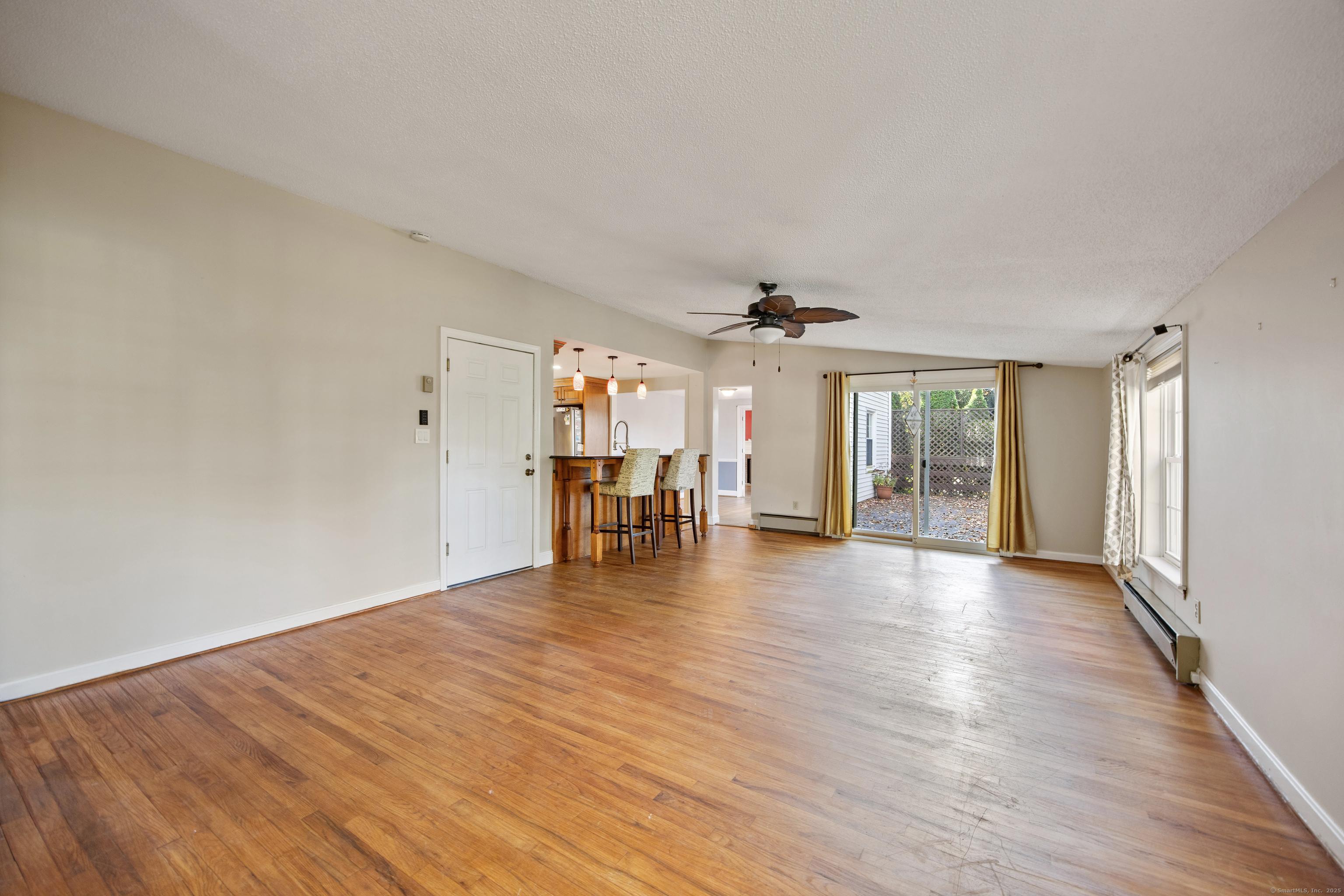 West Hartford, Connecticut, 06117, United States, 3 Bedrooms Bedrooms, ,3 BathroomsBathrooms,Residential,For Sale,1980487