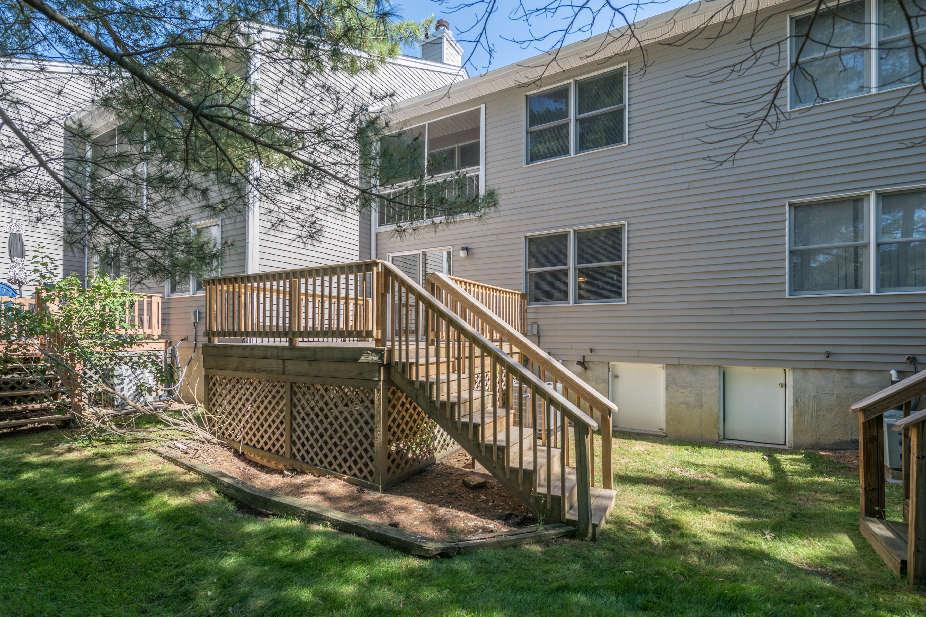  3-bedroom, 2.5-bath townhome in Little Silver - 物件實景