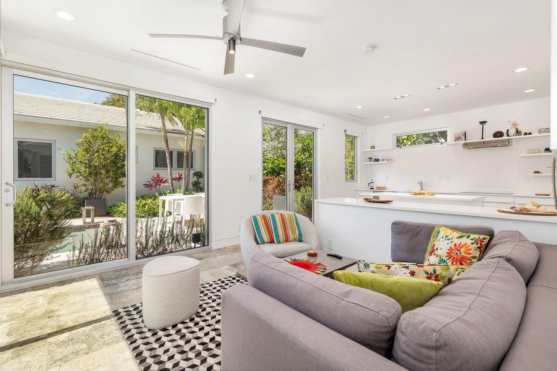 West Palm Beach, Florida, 33401, United States, 2 Bedrooms Bedrooms, ,3 BathroomsBathrooms,Residential,For Sale,2001645