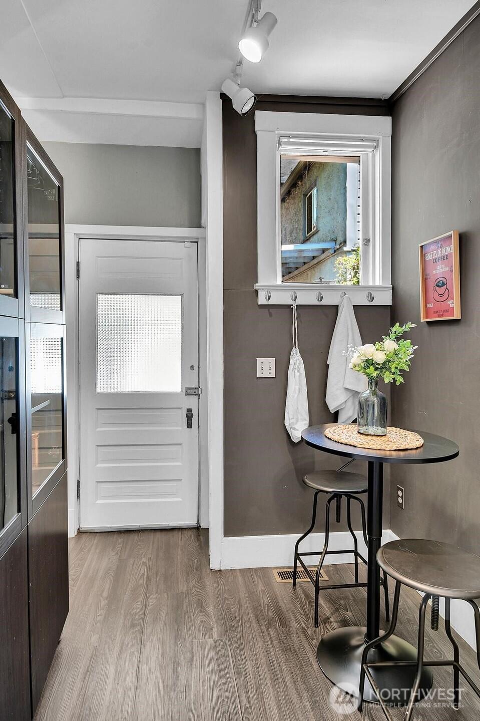 SEATTLE, Washington, 98119, United States, 2 Bedrooms Bedrooms, ,1 BathroomBathrooms,Residential,For Sale,1907615