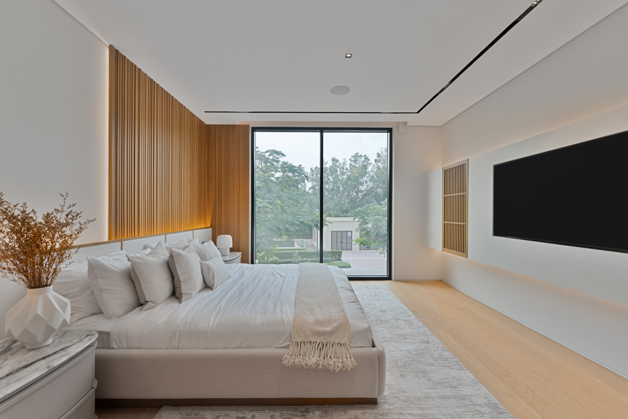  Refined Ready-to-Move Villa With Lake Views in JGE - 物件實景