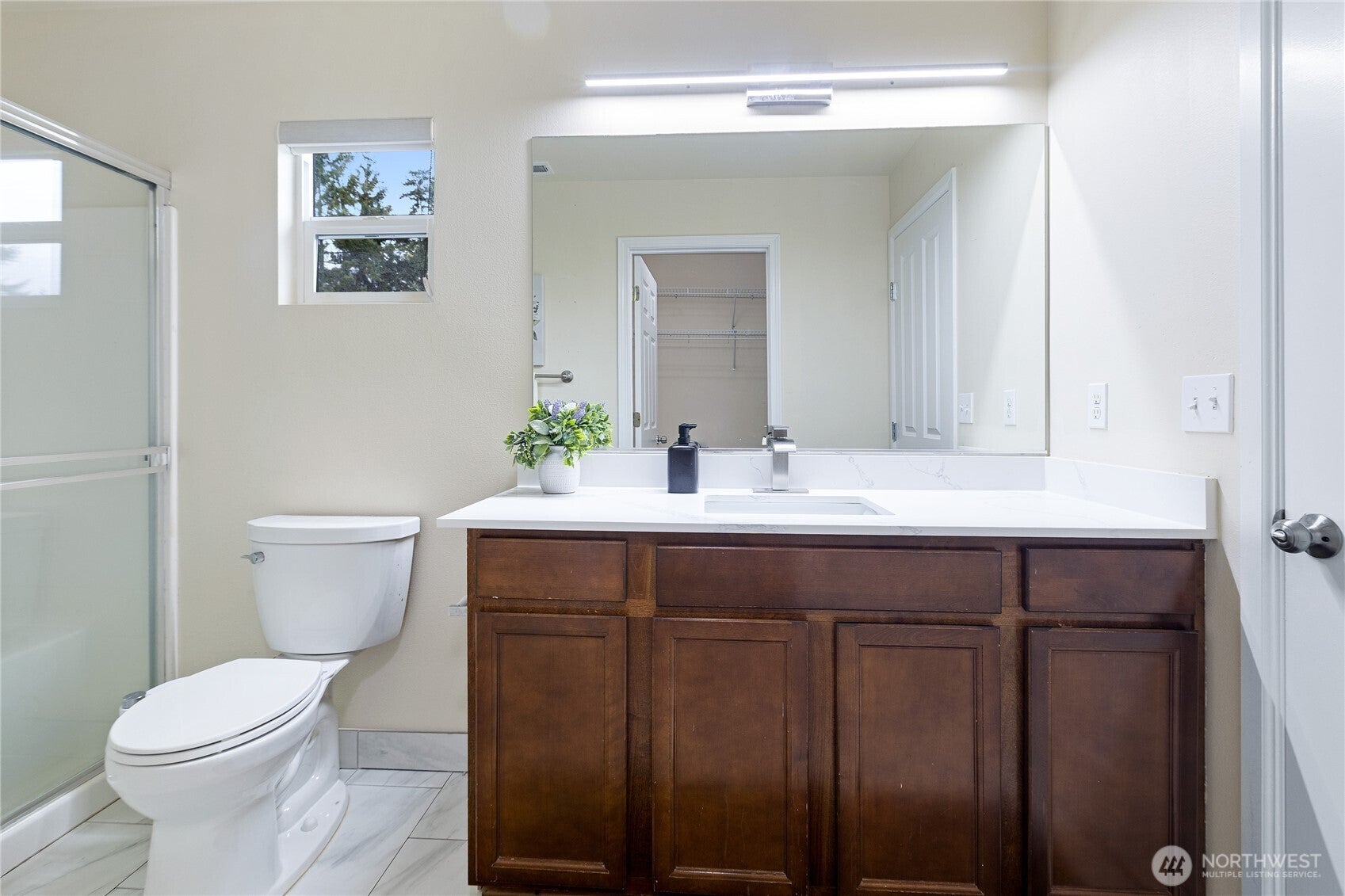 Kent, Washington, 98042, United States, 4 Bedrooms Bedrooms, ,3 BathroomsBathrooms,Residential,For Sale,1987043