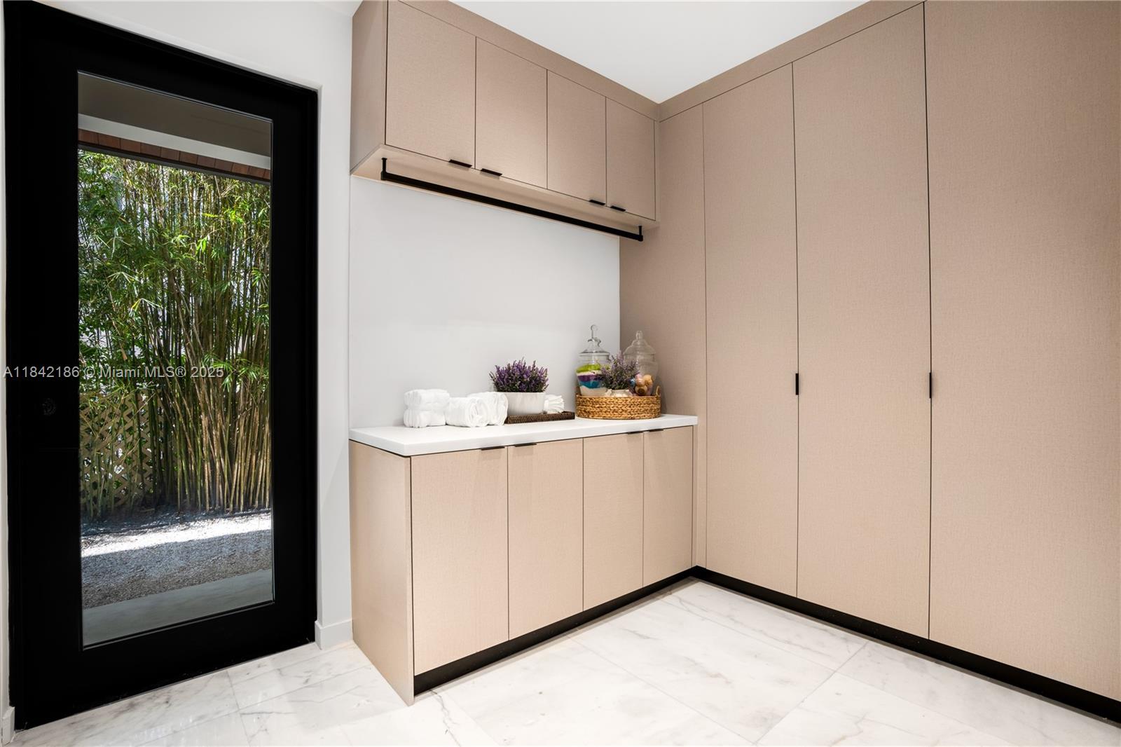 Miami, Florida, 33137, United States, 6 Bedrooms Bedrooms, ,7 BathroomsBathrooms,Residential,For Sale,1903270