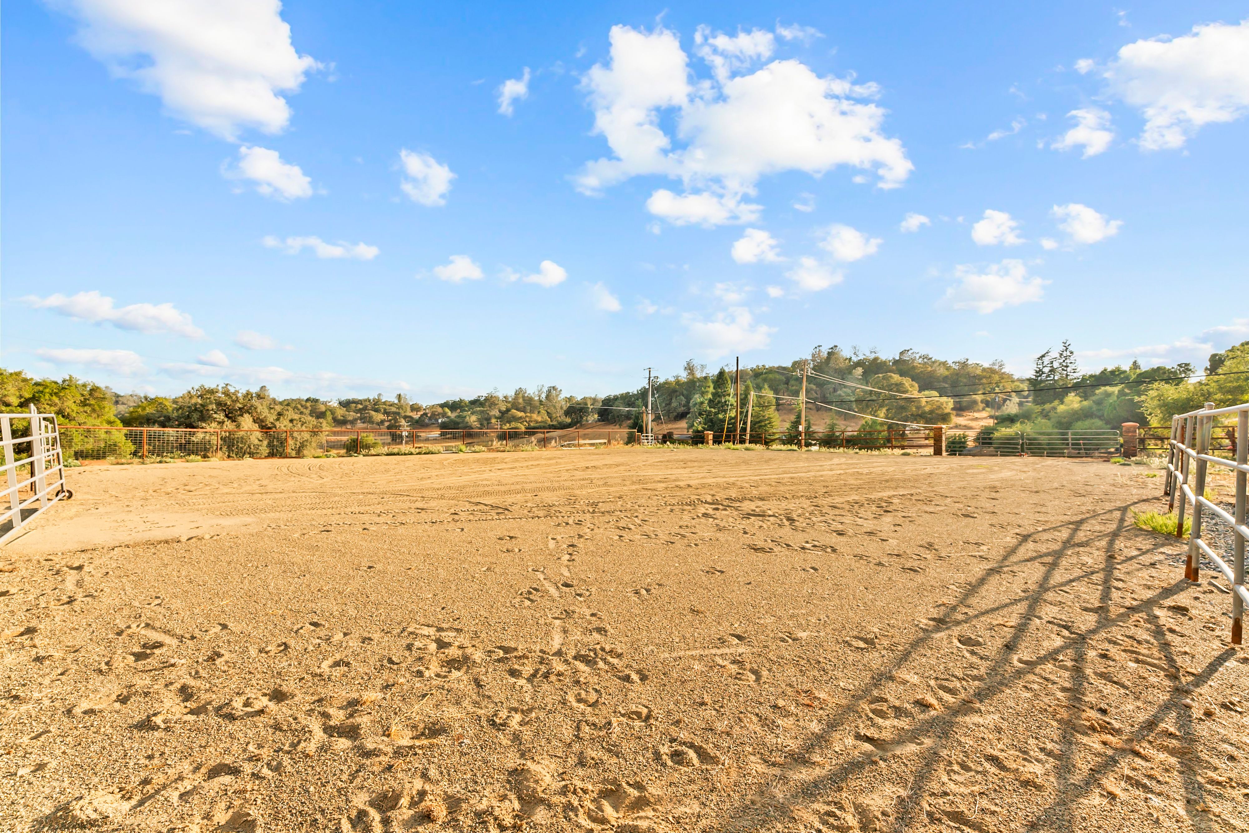  California Equestrian Property with ADU, Horse Arena & Pool - 物件實景