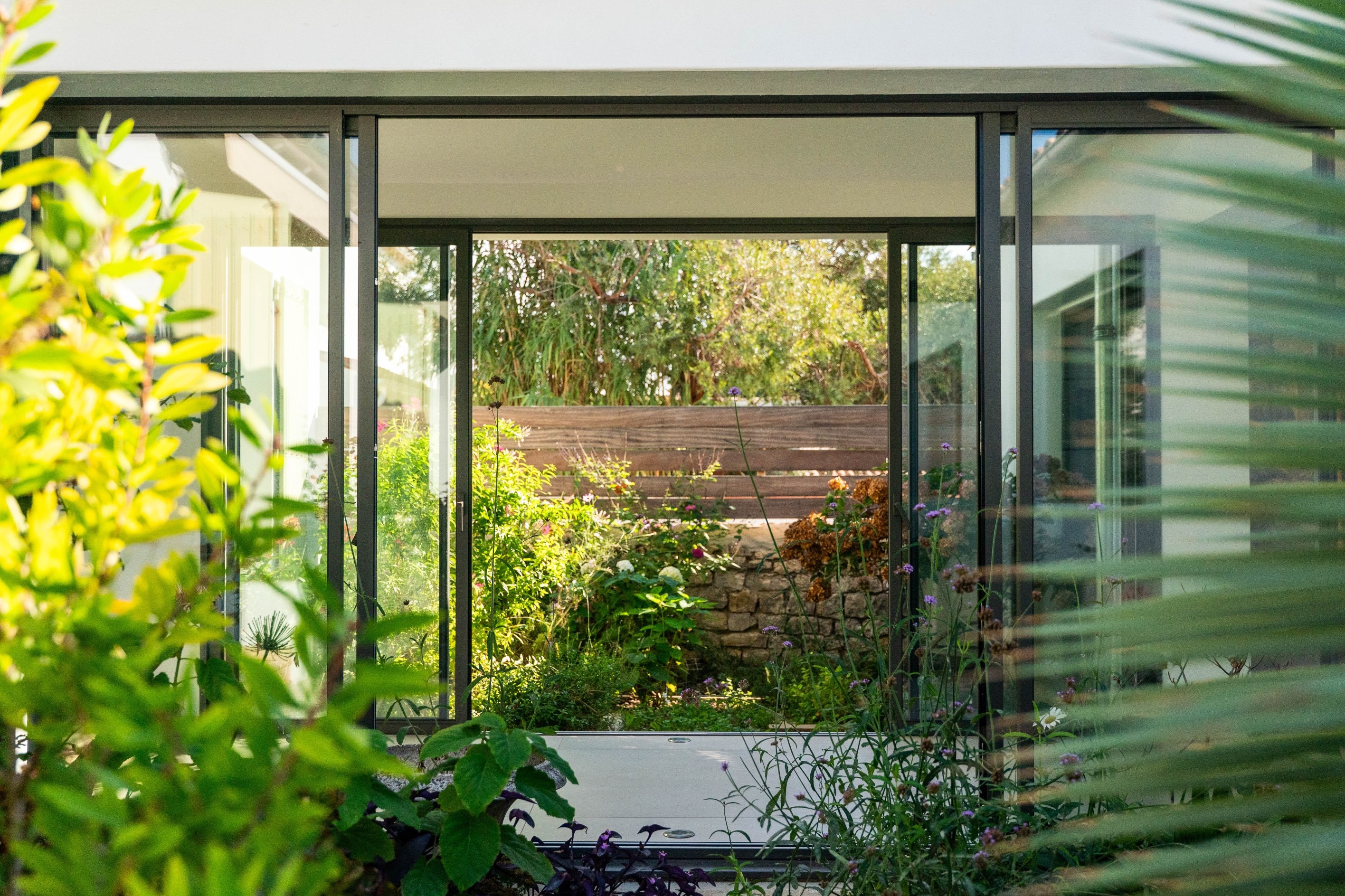  Elegant Contemporary Home with Pool - 物件實景