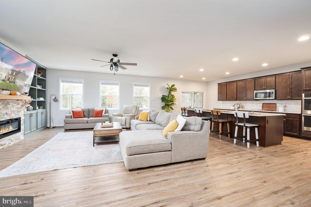 Fredericksburg, Virginia, 22406, United States, 5 Bedrooms Bedrooms, ,4 BathroomsBathrooms,Residential,For Sale,2005971