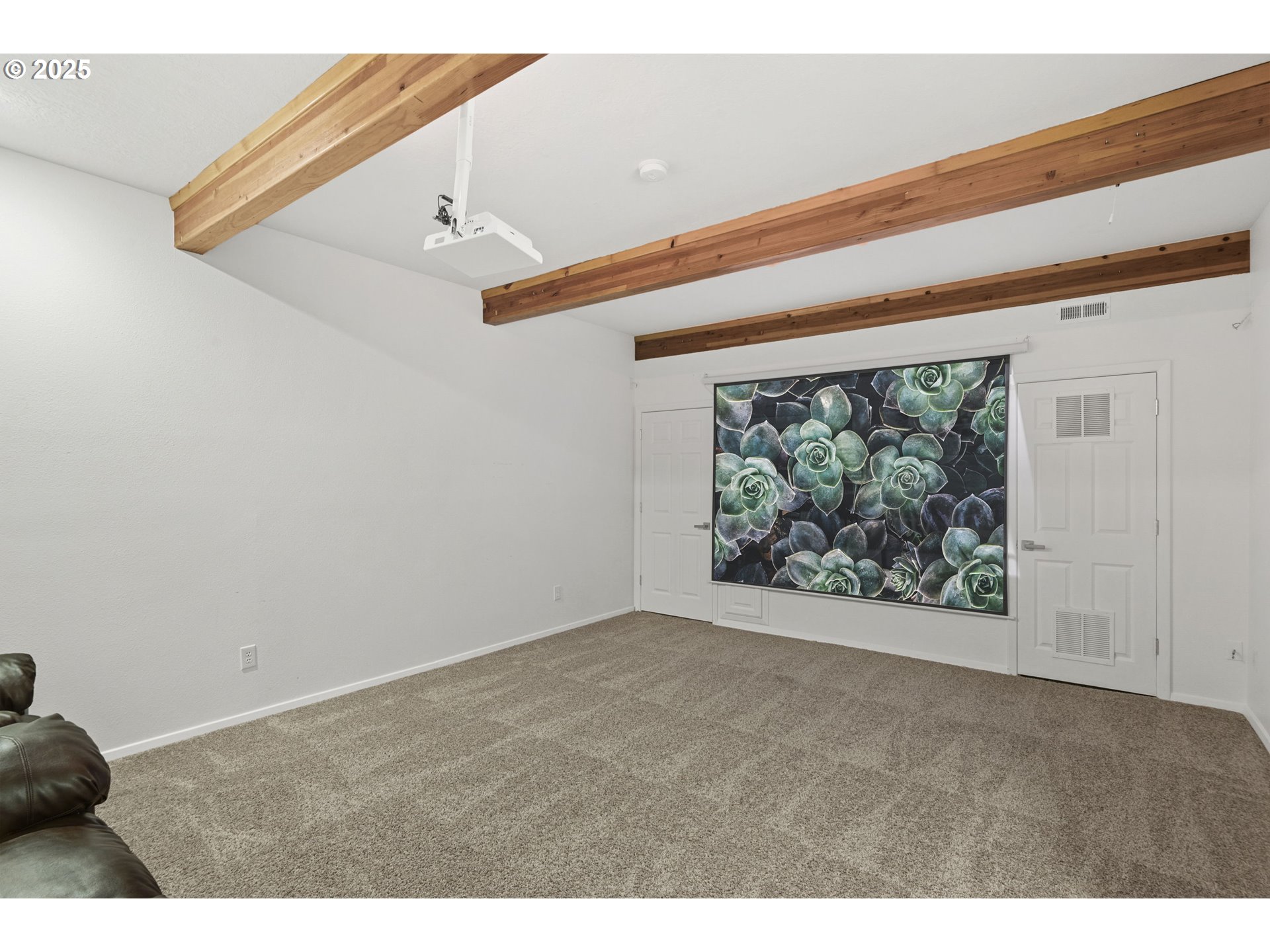 Vancouver, Washington, 98686, United States, 6 Bedrooms Bedrooms, ,3 BathroomsBathrooms,Residential,For Sale,1989368