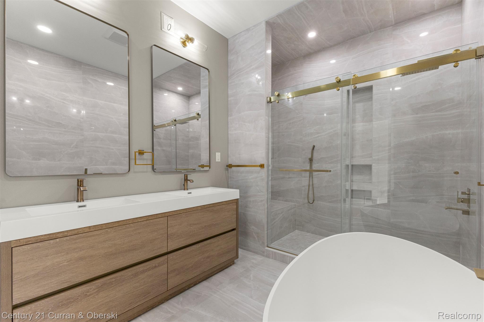Dearborn, Michigan, 48128, United States, 5 Bedrooms Bedrooms, ,5 BathroomsBathrooms,Residential,For Sale,2030794