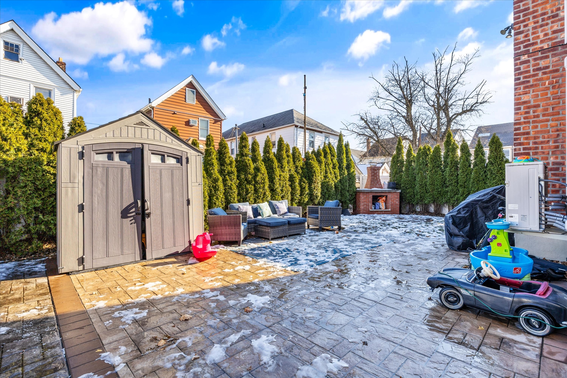 Howard Beach, New York, 11414, United States, 6 Bedrooms Bedrooms, ,2 BathroomsBathrooms,Residential,For Sale,2005661