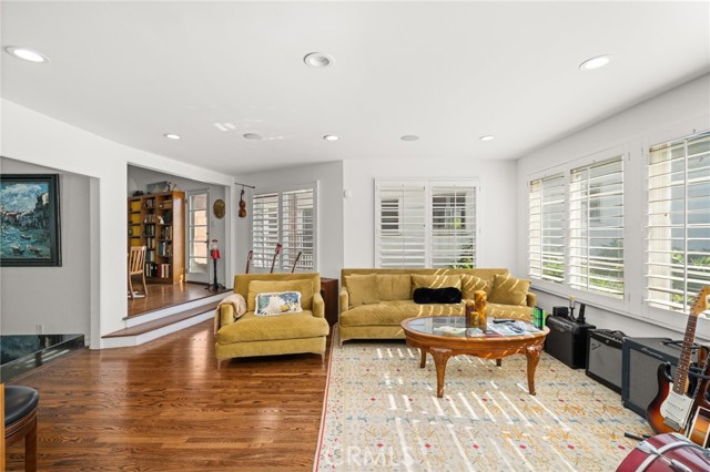 Los Angeles, California, 90064, United States, 6 Bedrooms Bedrooms, ,3 BathroomsBathrooms,Residential,For Sale,1878495