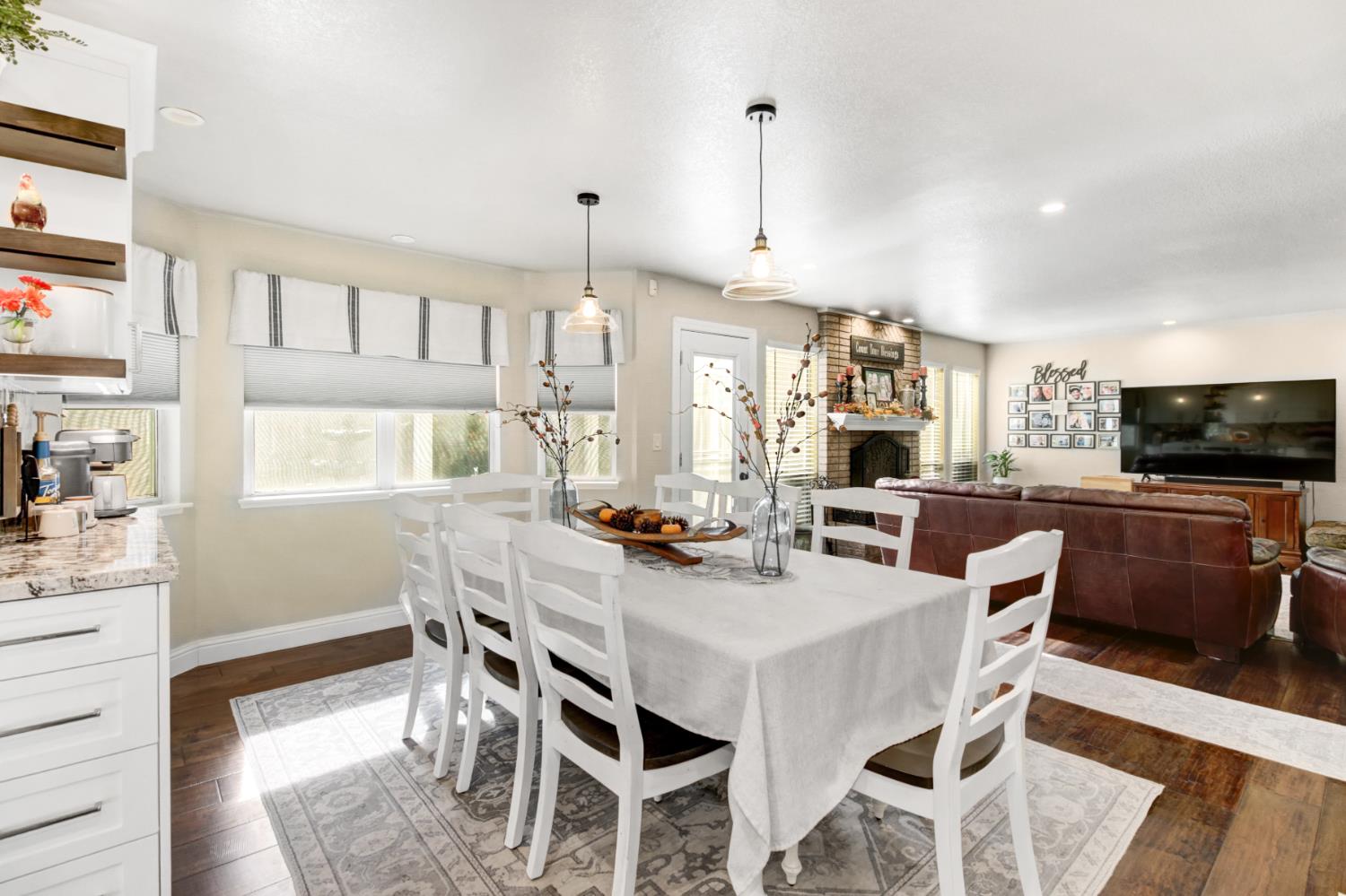 Elk Grove, California, 95624, United States, 4 Bedrooms Bedrooms, ,4 BathroomsBathrooms,Residential,For Sale,1987629