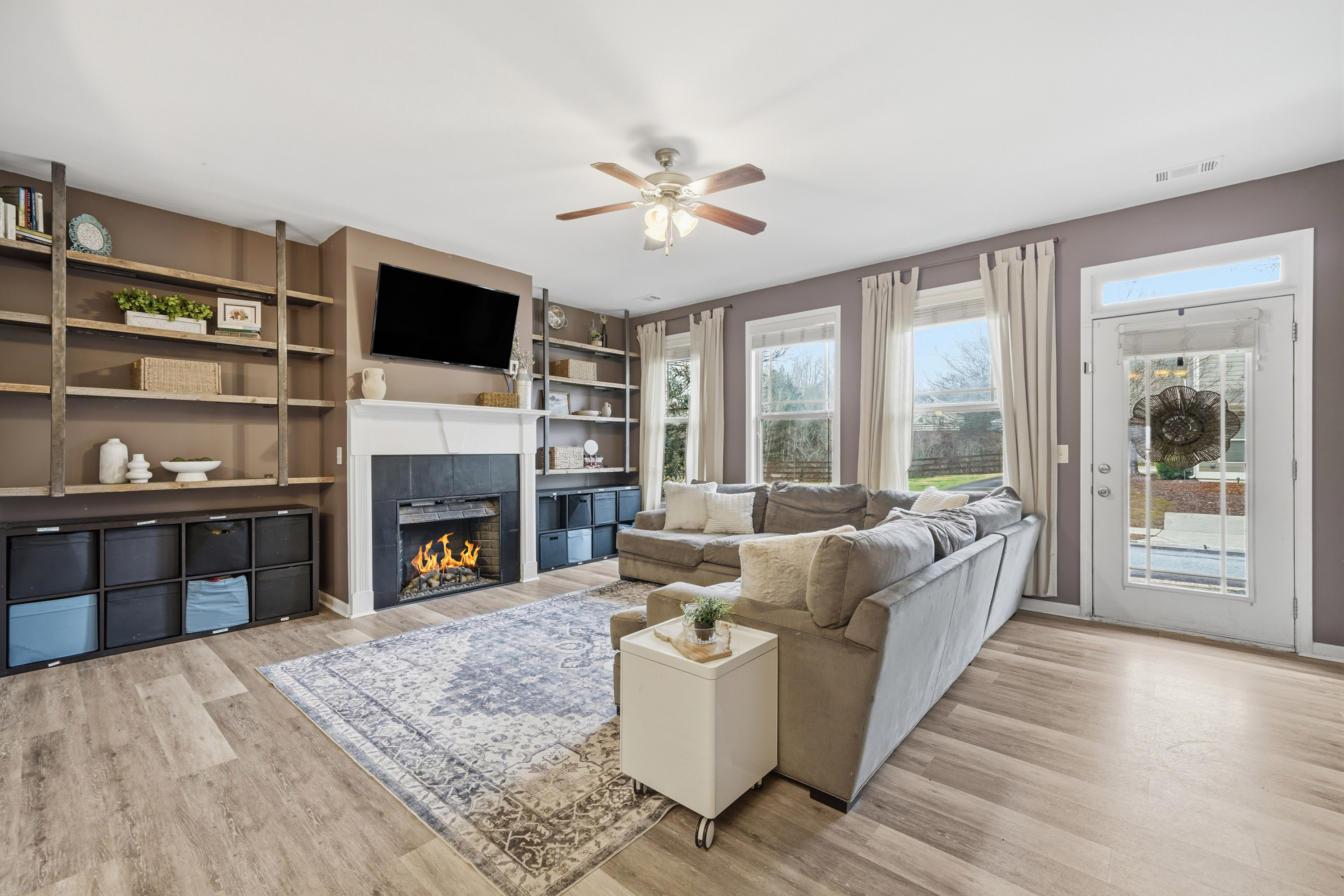  Charming End-Unit Townhome at the End of a Peaceful Cul-de-Sac - 物件實景
