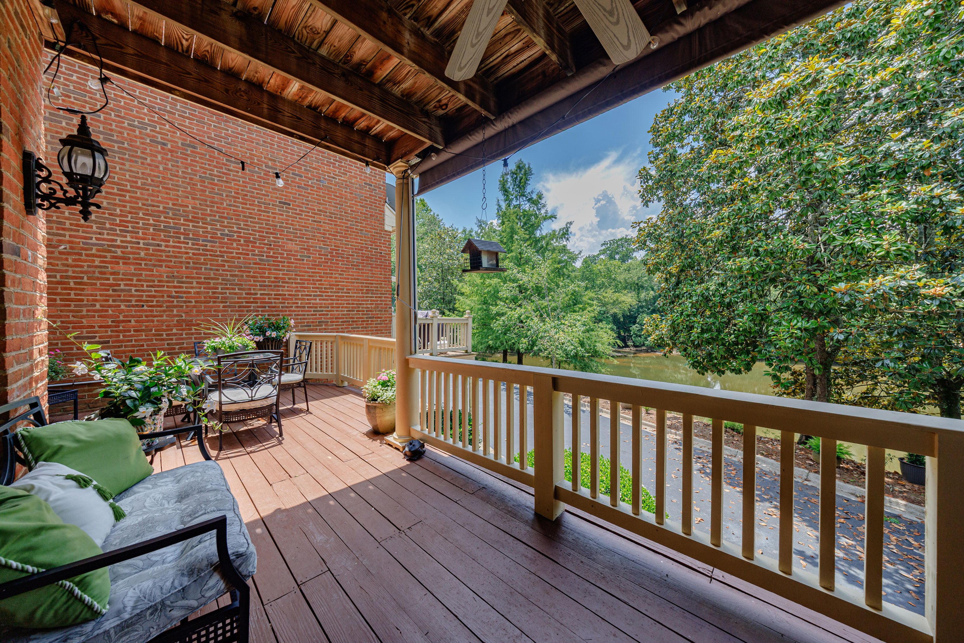  Elegantly Renovated Townhome in Gated Community - 物件實景