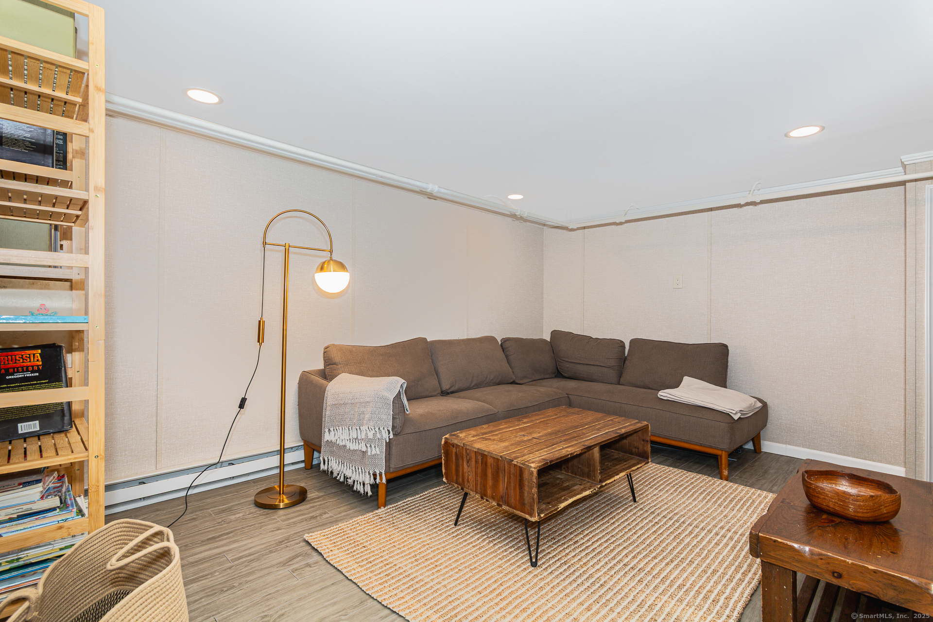 New London, Connecticut, 06320, United States, 2 Bedrooms Bedrooms, ,2 BathroomsBathrooms,Residential,For Sale,1895689