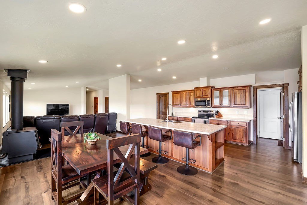 Donnelly, Idaho, 83615, United States, 3 Bedrooms Bedrooms, ,1 BathroomBathrooms,Residential,For Sale,2005150