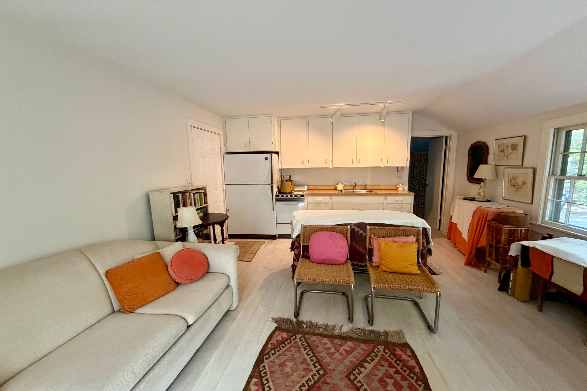  Expanded Vineyard Haven Cottage with In-law Suite, Garage, and Detached Studio - 物件實景