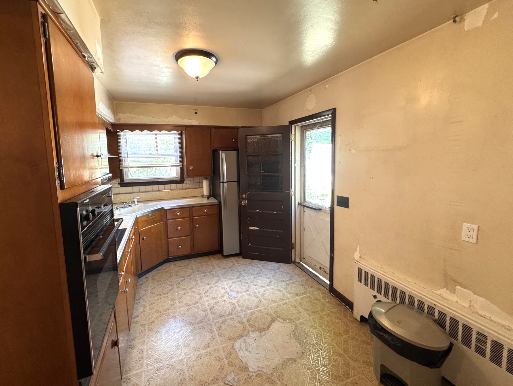 Yonkers, New York, 10703, United States, 3 Bedrooms Bedrooms, ,2 BathroomsBathrooms,Residential,For Sale,1942692