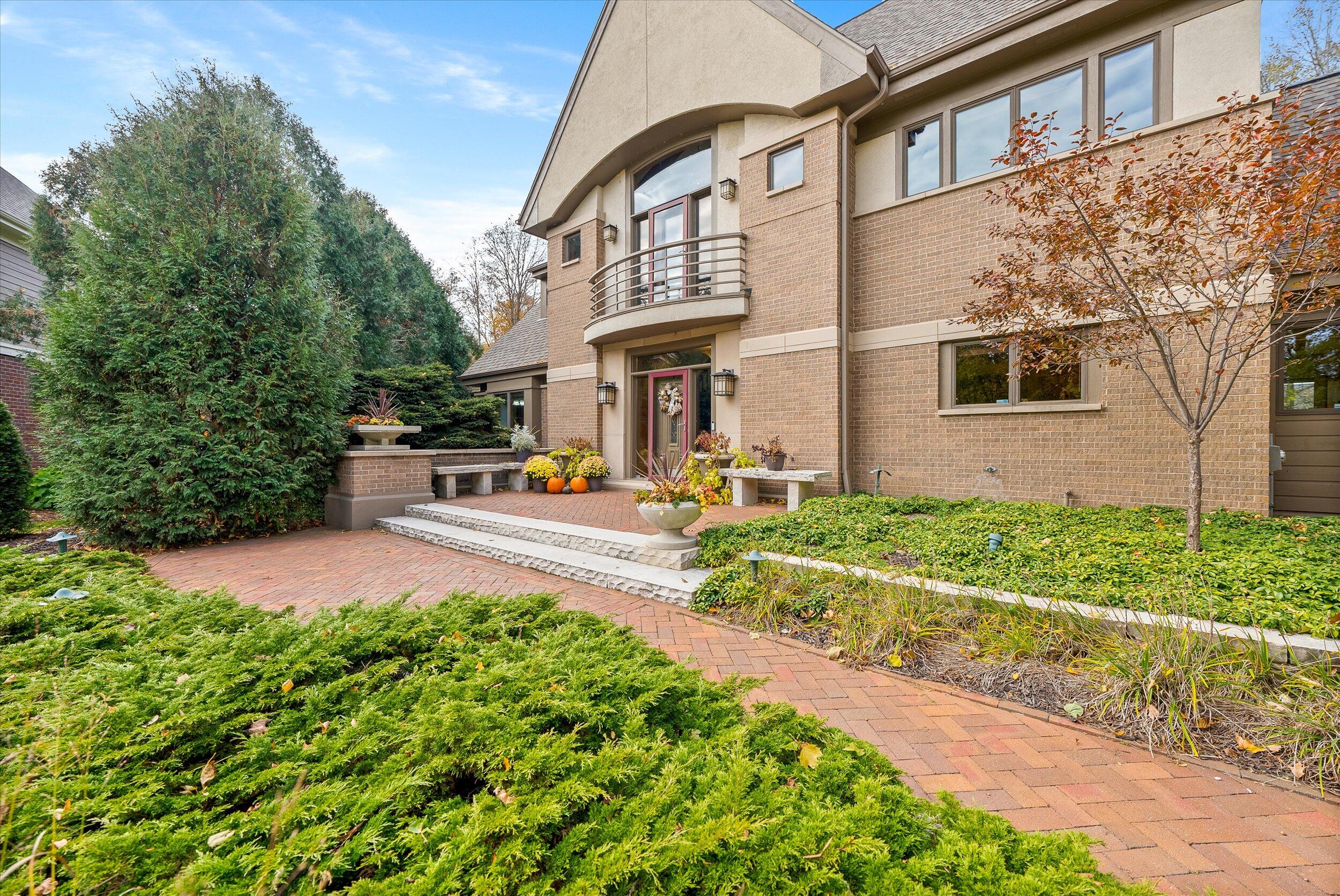 Grafton, Wisconsin, 53024, United States, 4 Bedrooms Bedrooms, ,6 BathroomsBathrooms,Residential,For Sale,1989565