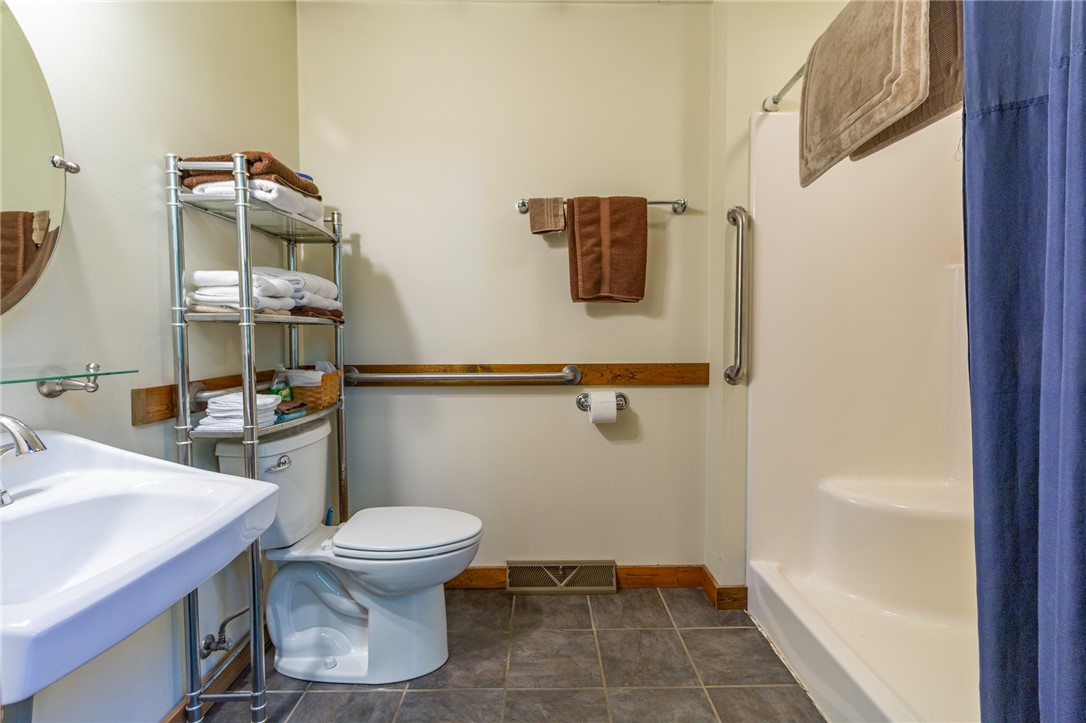 Jamestown, Pennsylvania, 16134, United States, 4 Bedrooms Bedrooms, ,3 BathroomsBathrooms,Residential,For Sale,1998073