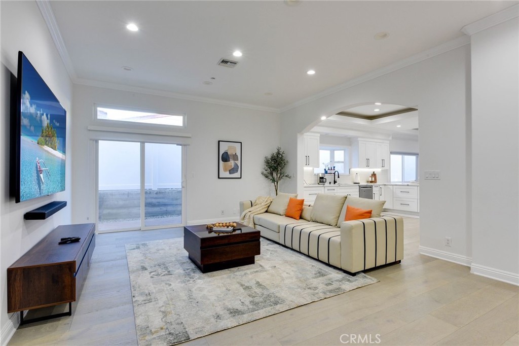 Woodland Hills, California, 91364, United States, 4 Bedrooms Bedrooms, ,3 BathroomsBathrooms,Residential,For Sale,1982021