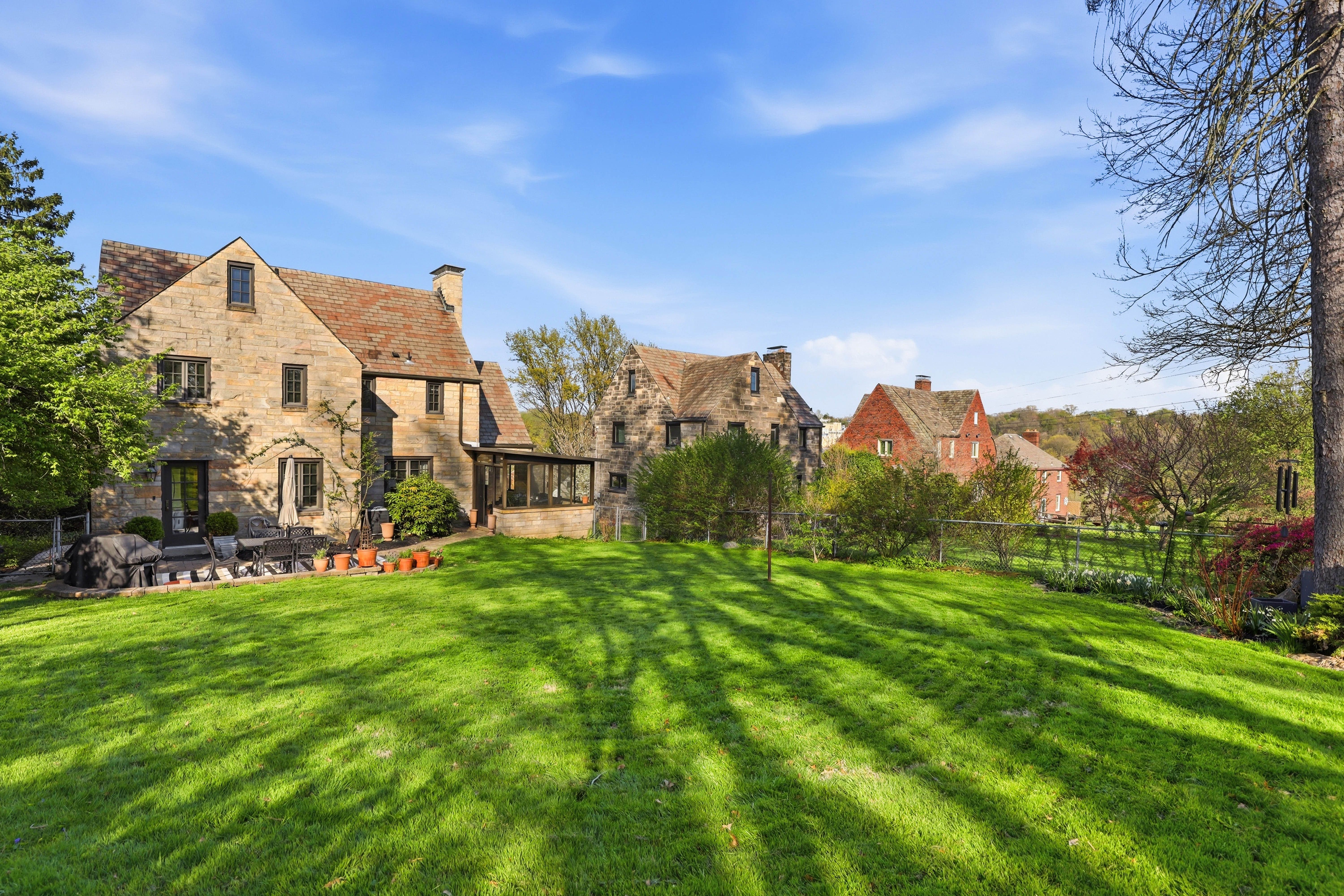  552 Greenhurst Dr, Pittsburgh, PA 15243 - 物件實景