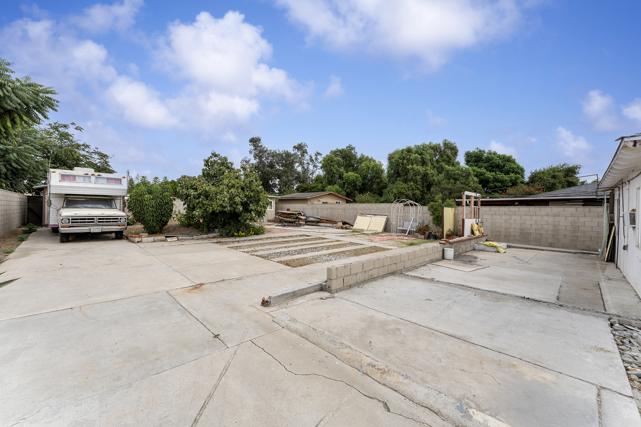 Fontana, California, 92335, United States, 2 Bedrooms Bedrooms, ,1 BathroomBathrooms,Residential,For Sale,1974316