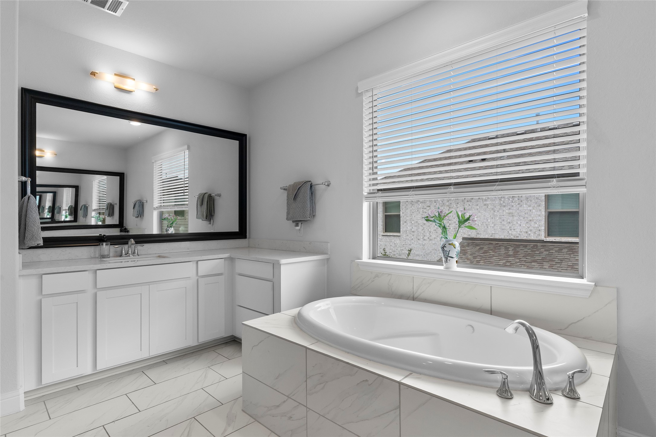 Carrollton, Texas, 75010, United States, 4 Bedrooms Bedrooms, ,3 BathroomsBathrooms,Residential,For Sale,1941049