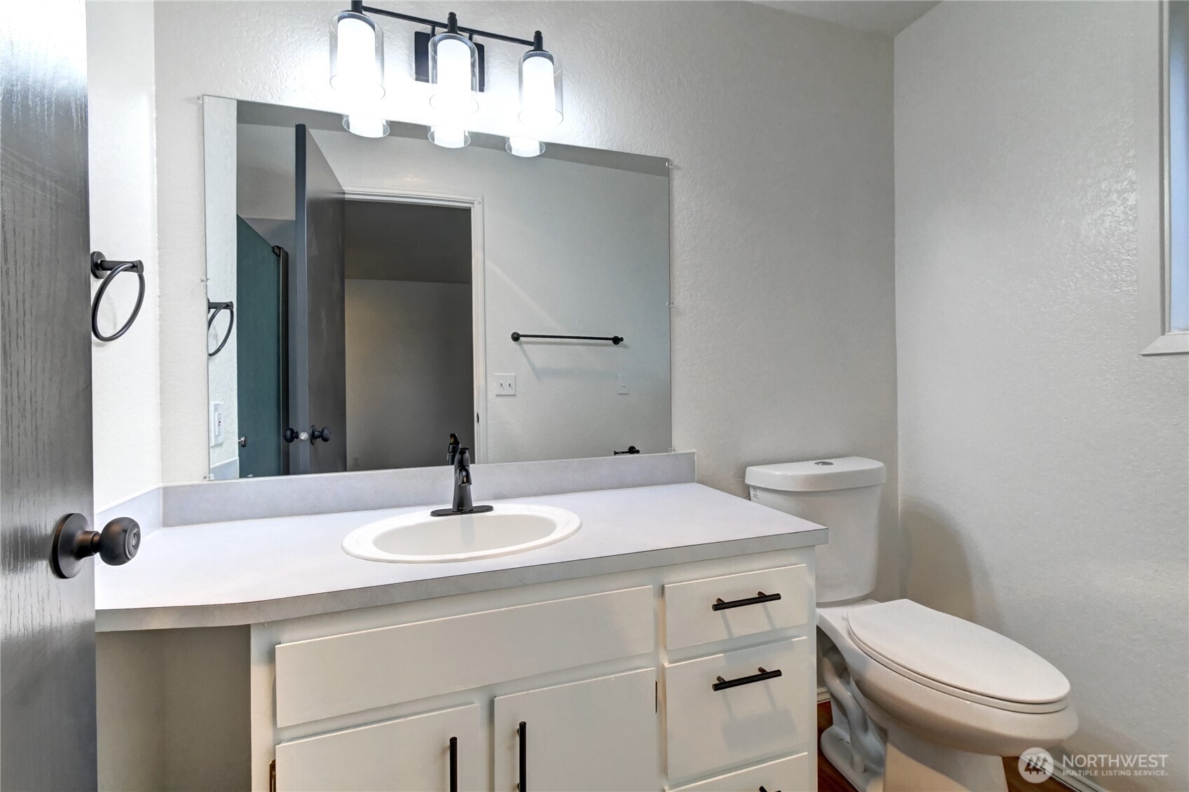 Everett, Washington, 98204, United States, 3 Bedrooms Bedrooms, ,1 BathroomBathrooms,Residential,For Sale,1995810