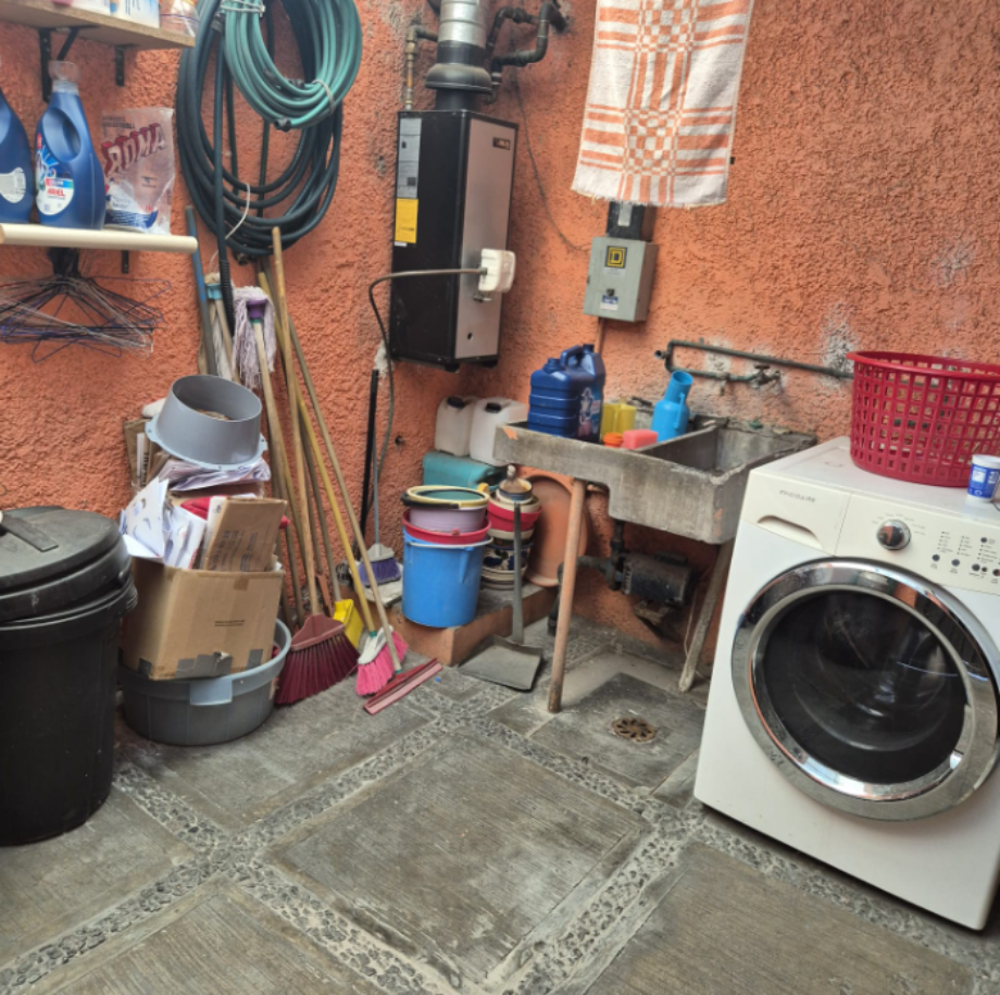 Iztapalapa, Ciudad de México, 09400, Mexico, 4 Bedrooms Bedrooms, ,3 BathroomsBathrooms,Residential,For Sale,2000429