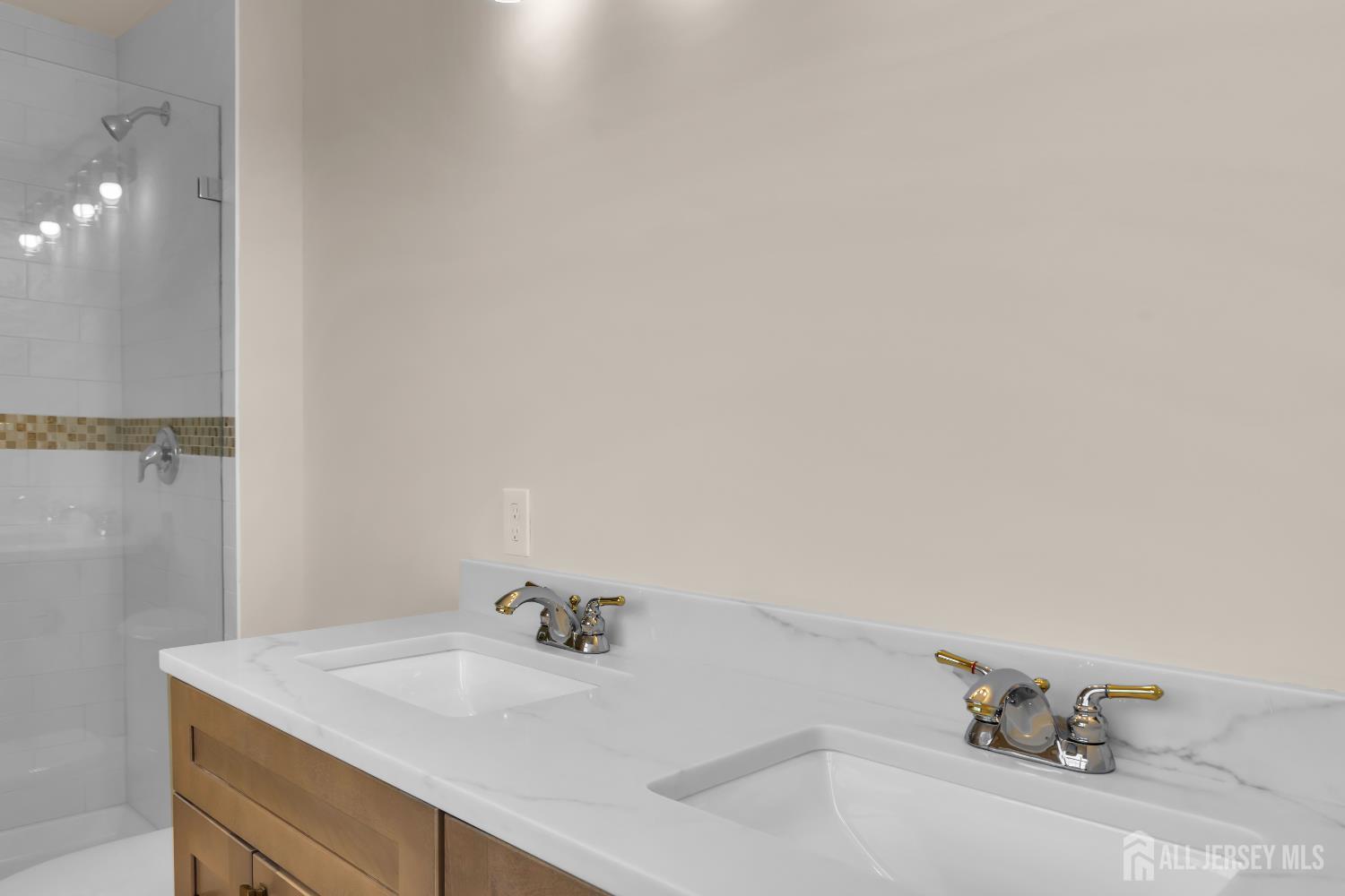 1216 - Perth Amboy, New Jersey, 08861, United States, 4 Bedrooms Bedrooms, ,3 BathroomsBathrooms,Residential,For Sale,1988550