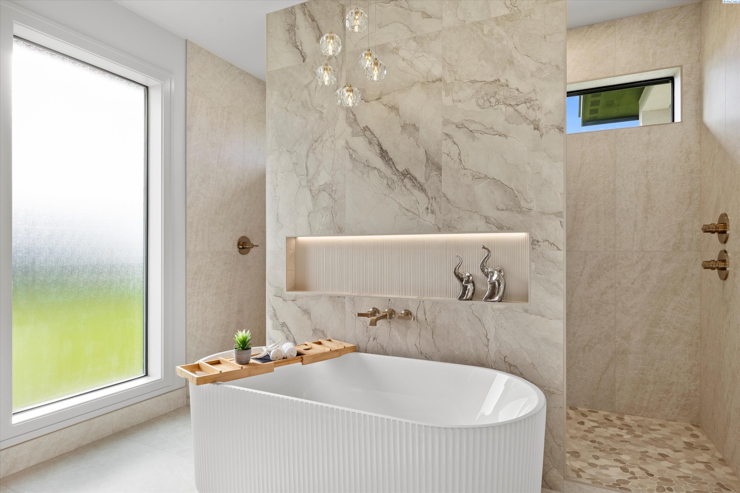 Kennewick, Washington, 99338, United States, 4 Bedrooms Bedrooms, ,4 BathroomsBathrooms,Residential,For Sale,1993366