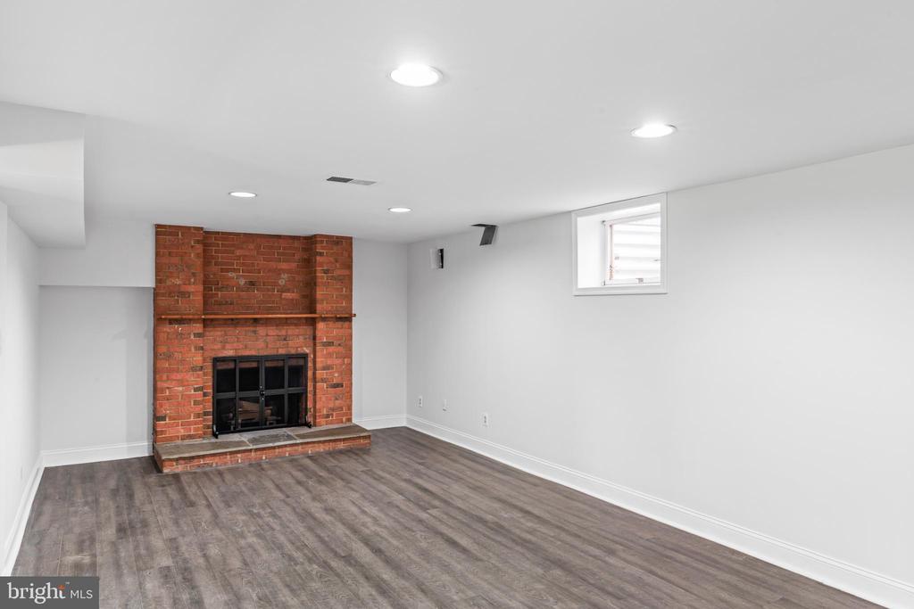 Falls Church, Virginia, 22043, United States, 5 Bedrooms Bedrooms, ,3 BathroomsBathrooms,Residential,For Sale,1977846