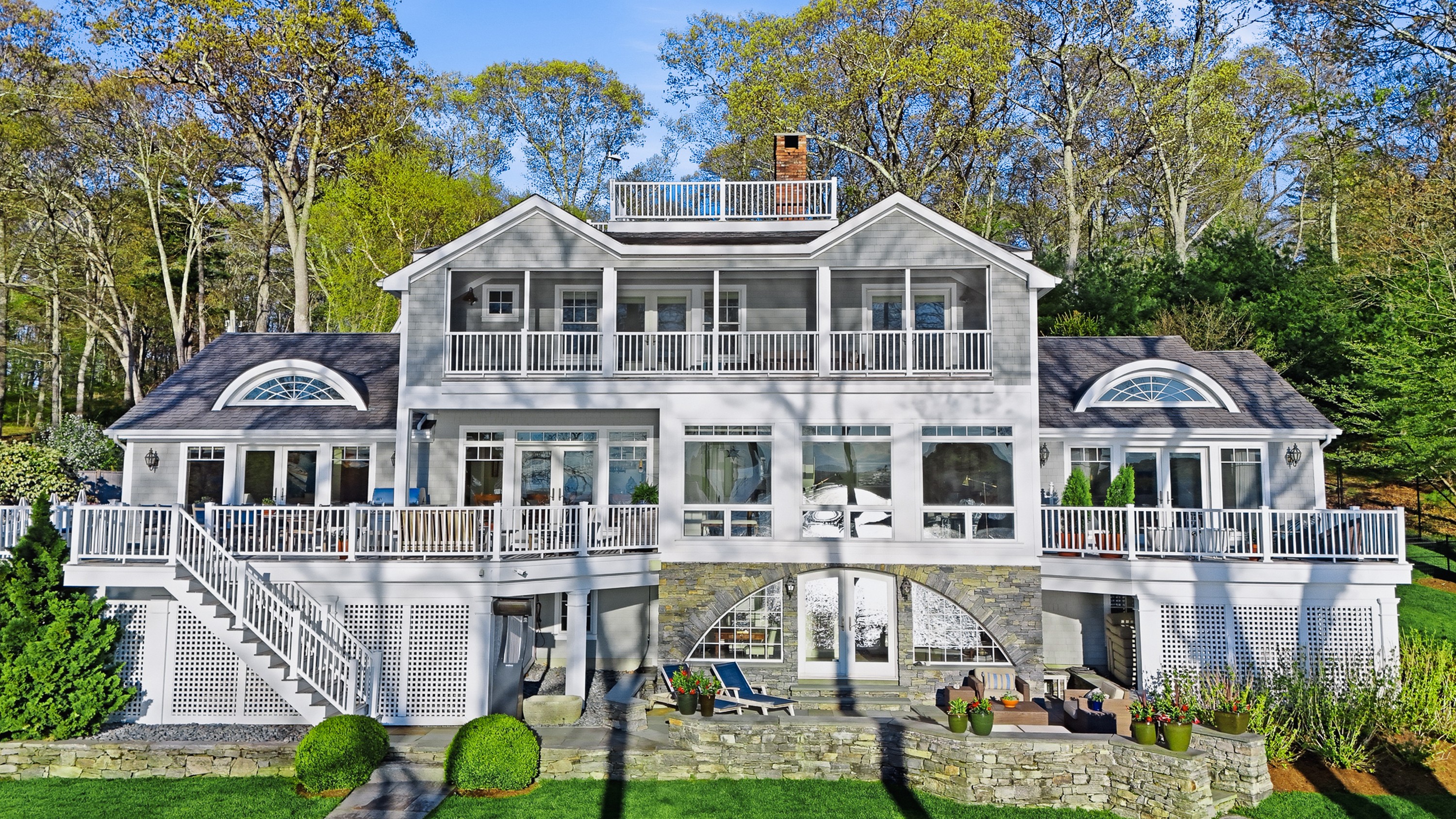  Extraordinary Waterfront Compound Offers Luxury Coastal Living - 物件實景