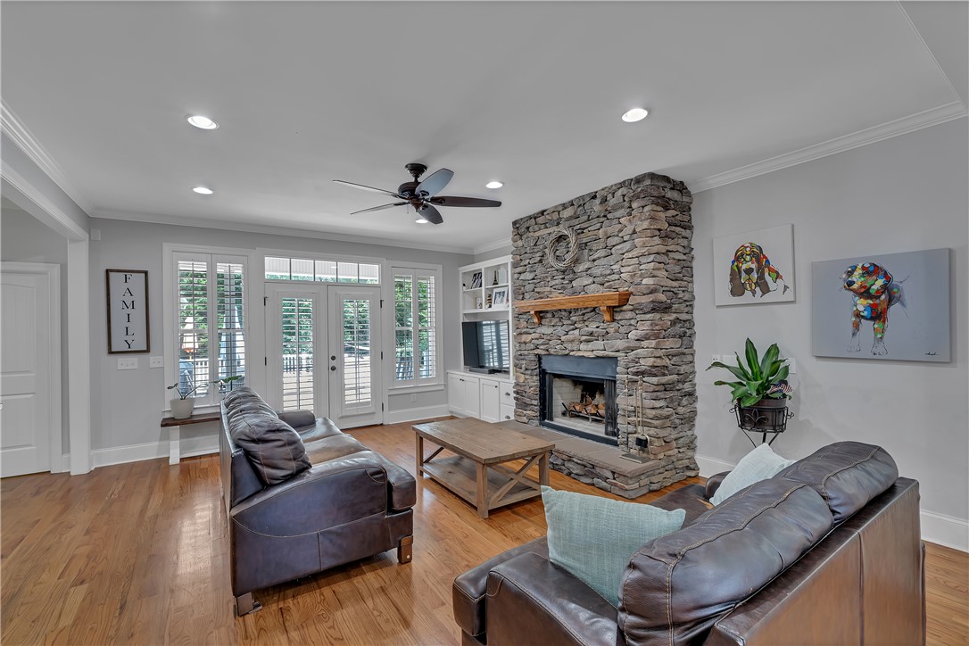 Central, South Carolina, 29630, United States, 5 Bedrooms Bedrooms, ,5 BathroomsBathrooms,Residential,For Sale,1901010