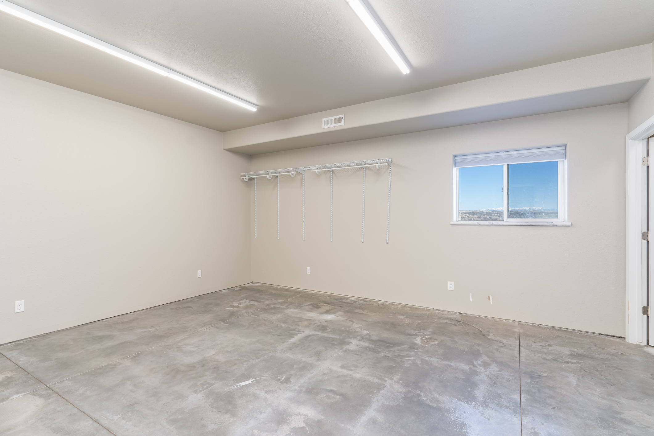 Aztec, New Mexico, 87410, United States, ,2 BathroomsBathrooms,Residential,For Sale,1980456