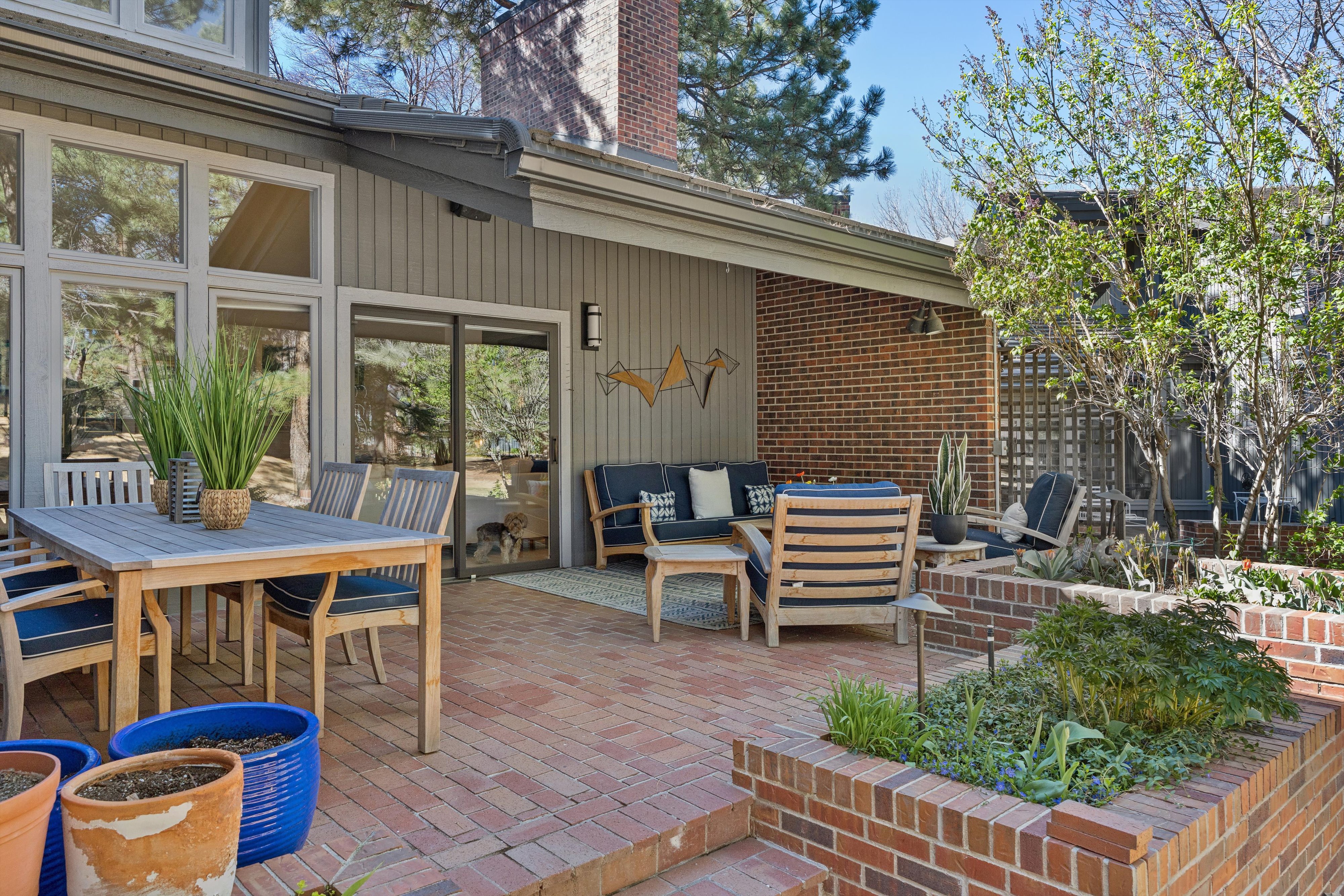  A Rare Offering: Five Bedrooms & Four Bathrooms Thoughtfully Designed Townhome - 物件實景